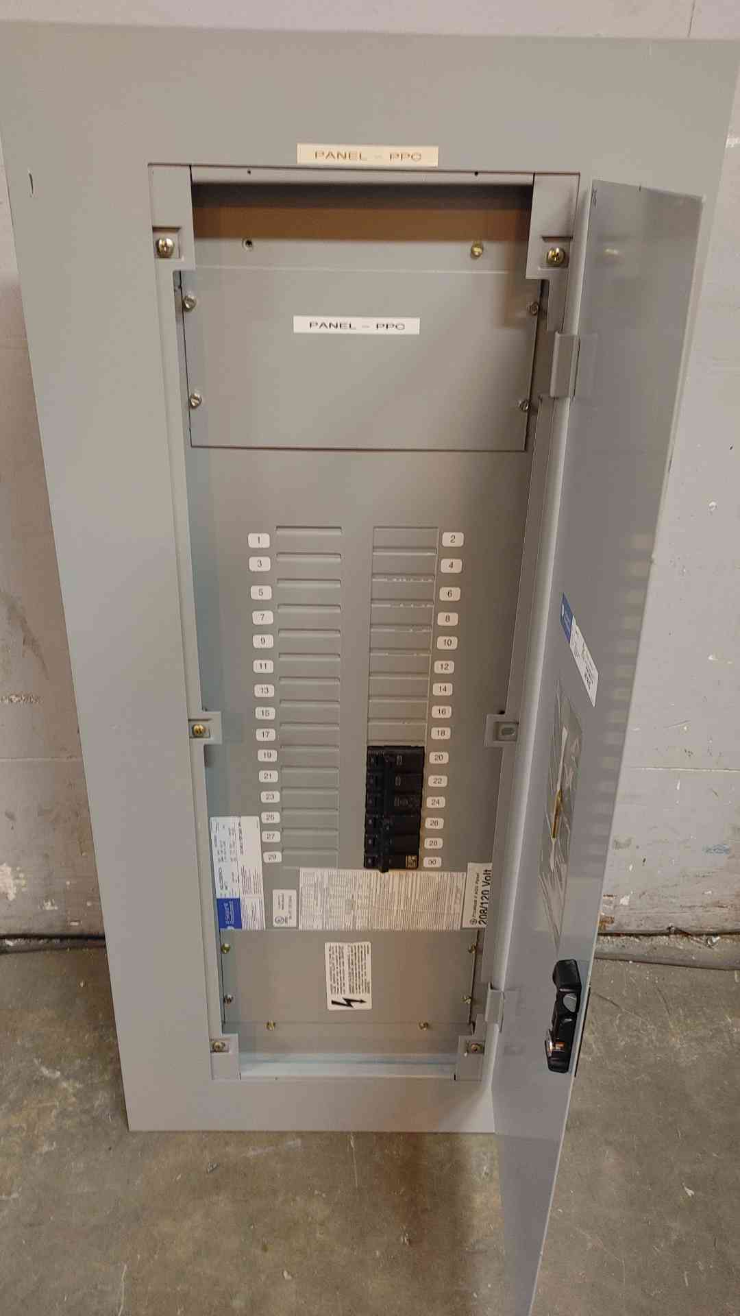 GE A Series 2 Panelboard AQU3302RCX 225 AMP 208/120 V 3 PHASE 4 WIRE (108846)