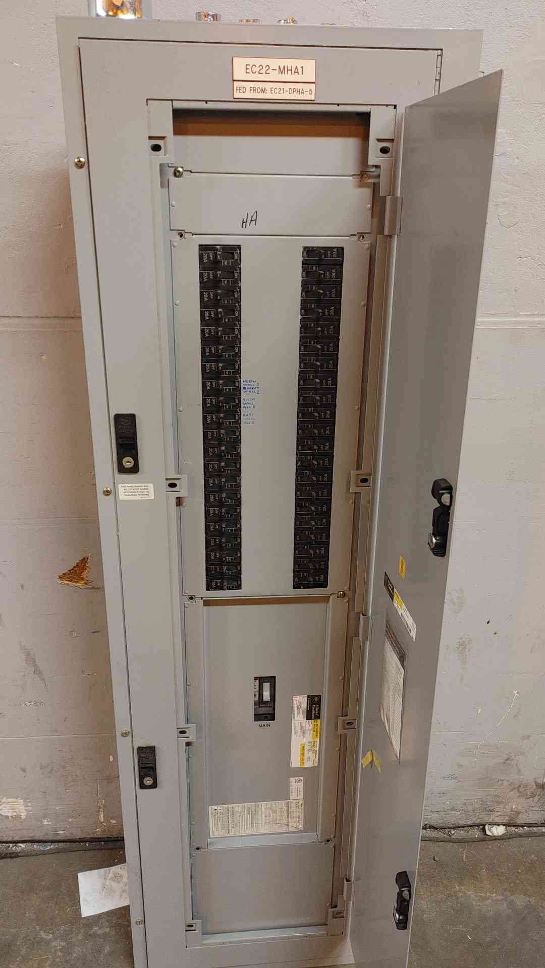 GE A Series Panelboard AEF3422DBX 225 AMPS  w/ Main (108892)