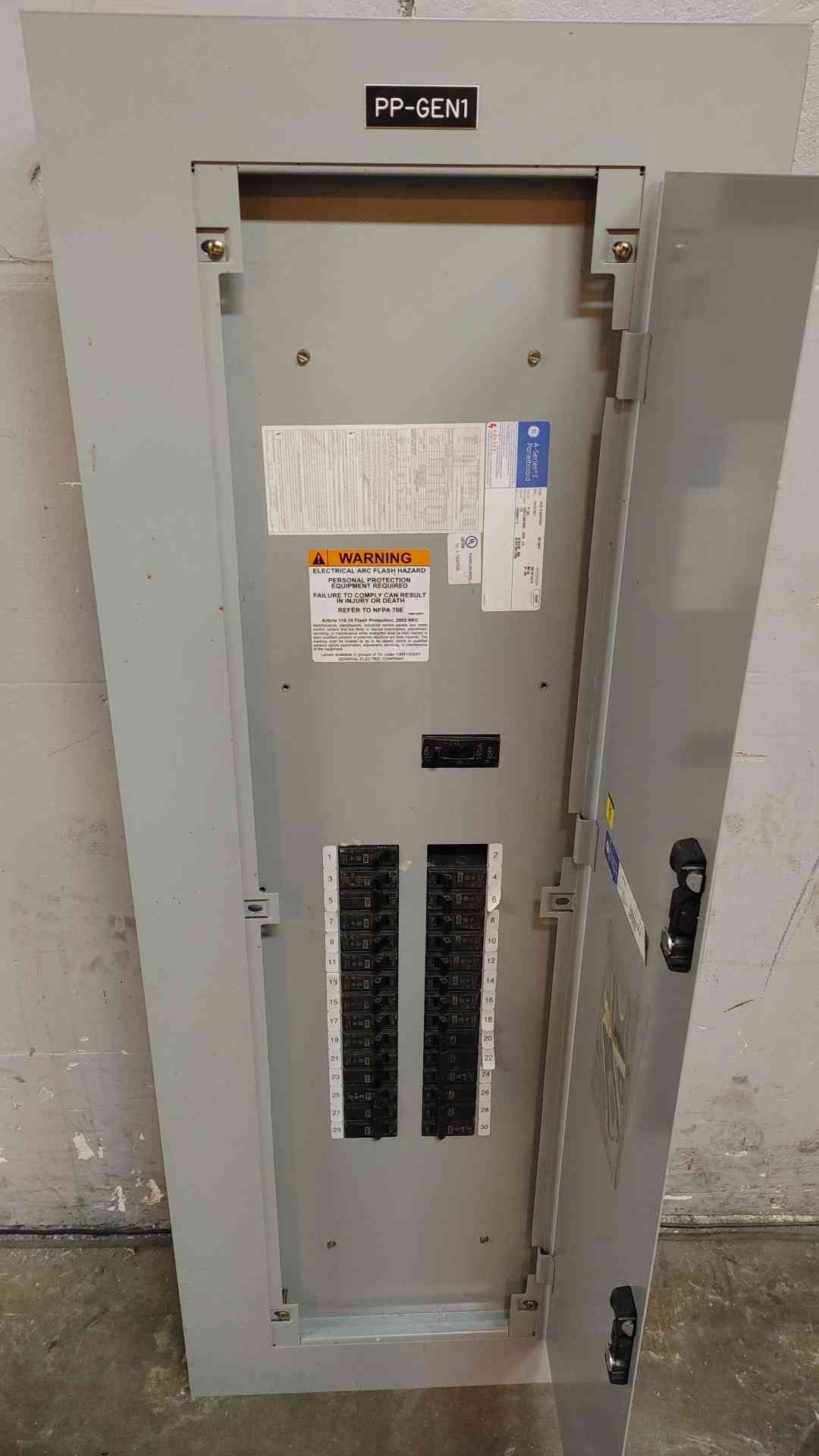 GE A Series 2 Panelboard 400A 208/120 V 3 Ph 4 Wire with Main (108984)