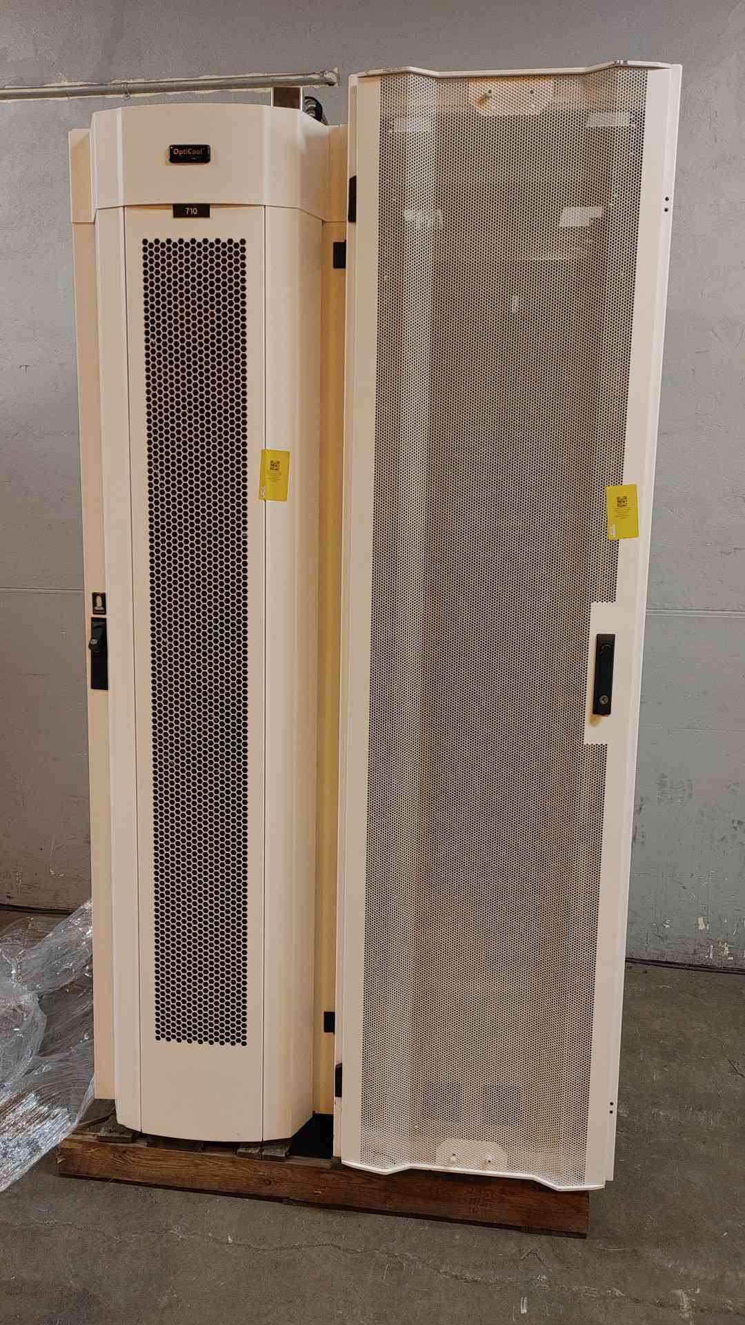 42U Ortronics OptiCool Server Rack Fully Enclosed w/ Cooling OR-LXO4724455-5000 (108407)