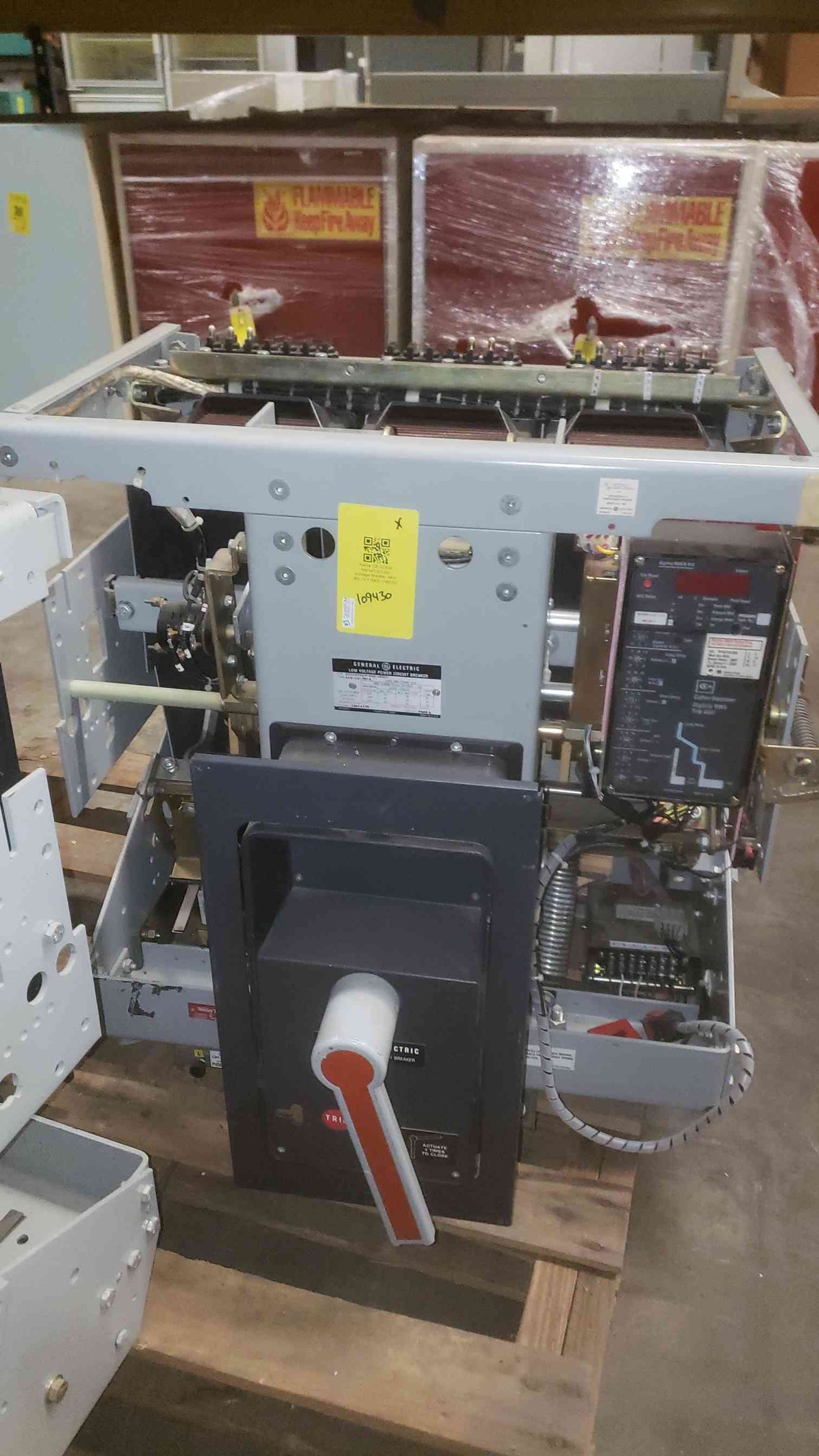 GE 3200A 635V Max Low Voltage Power Circuit Breaker AKR-8D-75-1 (SKU: 109430)