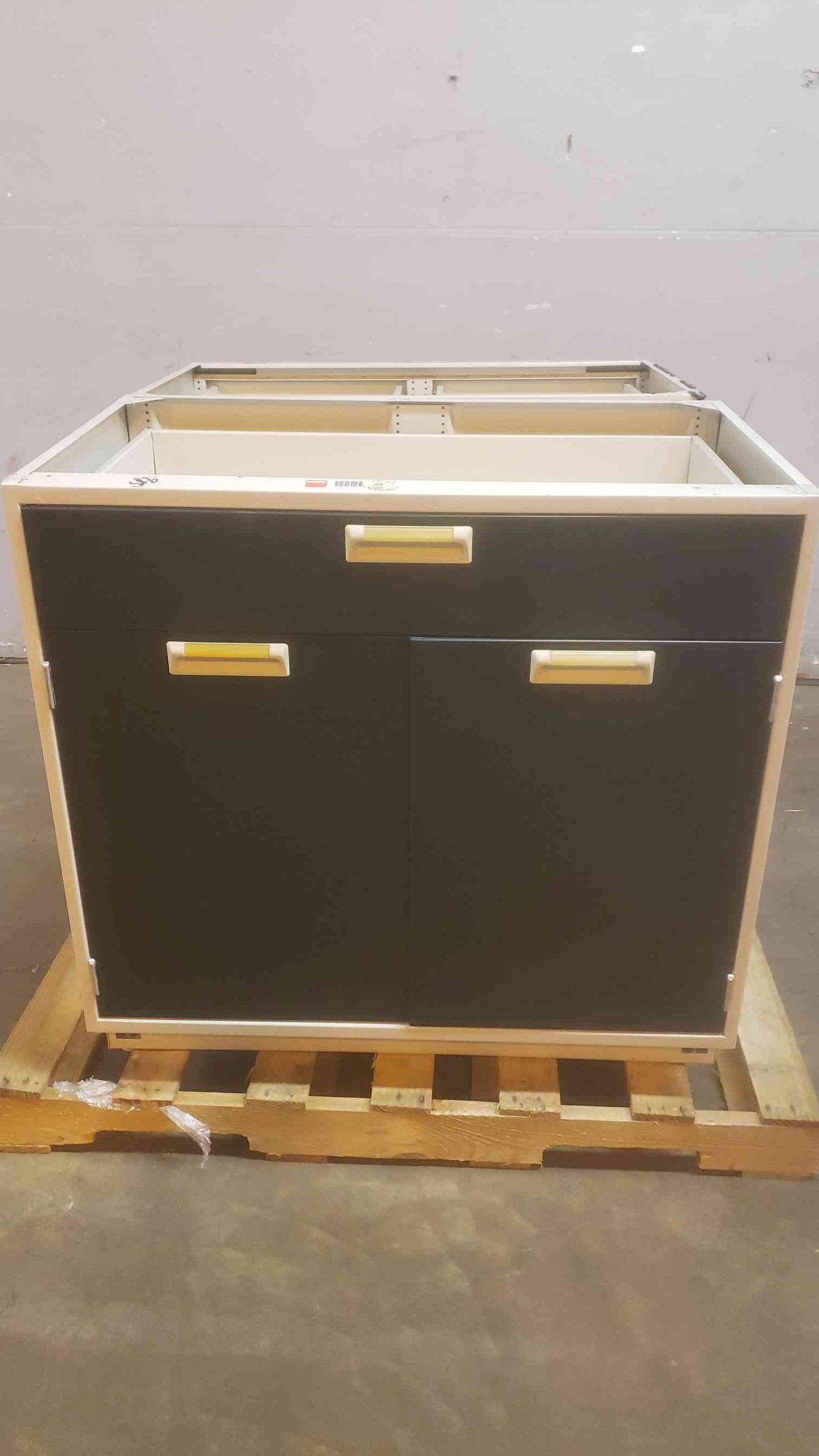 Fisher Hamilton 3' Mixed 1 Drawer 2 Door Metal Casework (SKU: 110182)