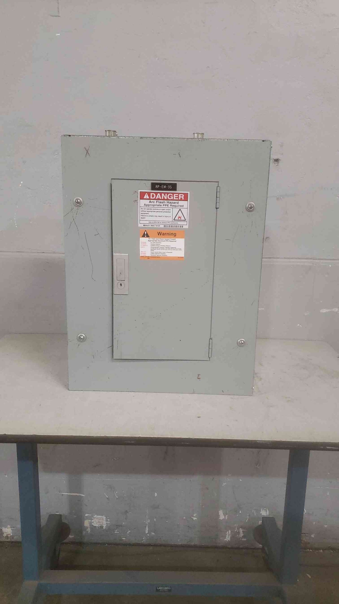 I-T-E CDP 120/208V 60A Panelboard with Main (SKU: 110578)