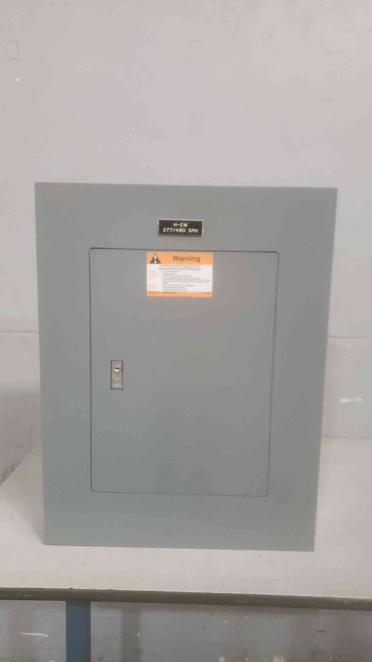 125A SQUARE D NF 277/480v 3PH 4W Panelboard NF418L1C