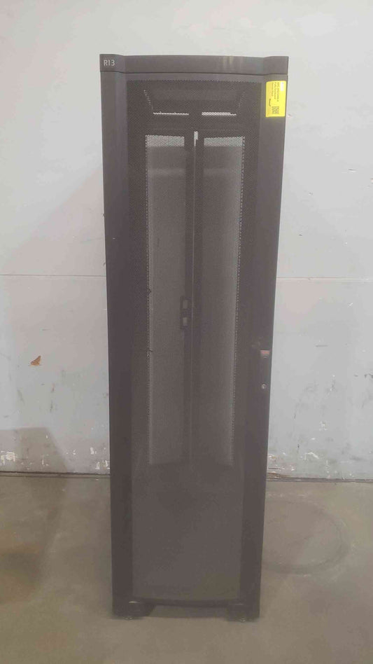 APC AR2100BLK Fully Enclosed Server Rack(S6LLST3503)