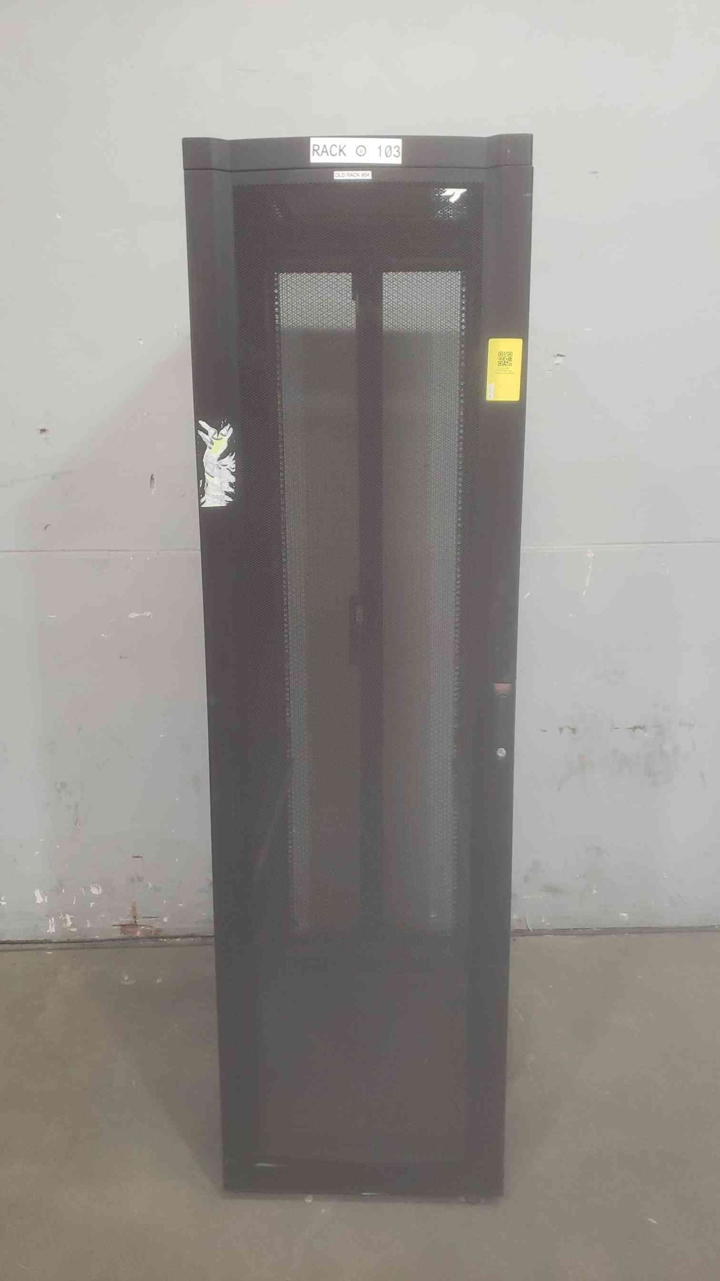 APC AR2801BLK Fully Enclosed Server Rack(S6LLST3142)