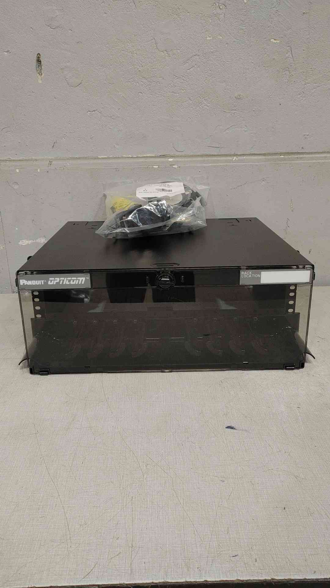 Panduit FCE4U - Rack Mount Fiber Enclosure 4 RU(SKU: 111743)