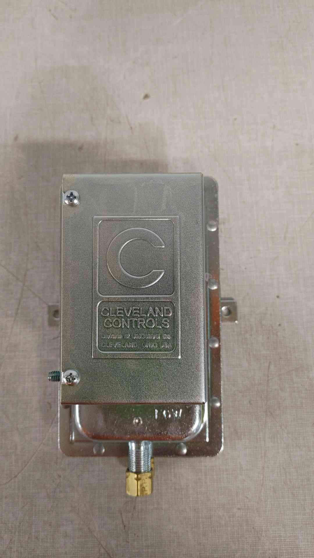 Cleveland Controls Air Pressure Sensing Switch W/ Adjustable ser Point Range AFS-222 (SKU: 111705)
