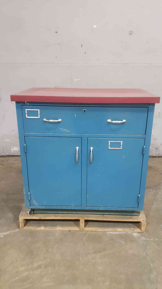 3' Lab Casework Base W/ 2 Doors 1 Drawer w/ Laminate Counter Top (SKU: 112099)