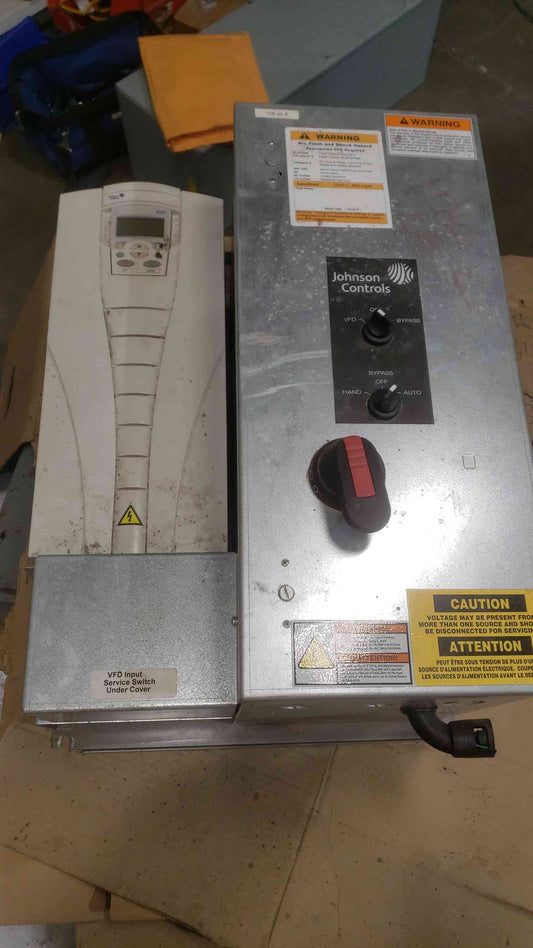 Johnson Controls VFD W/Control Panel AYK550-UH-031A-4+K465(SKU: 112192)