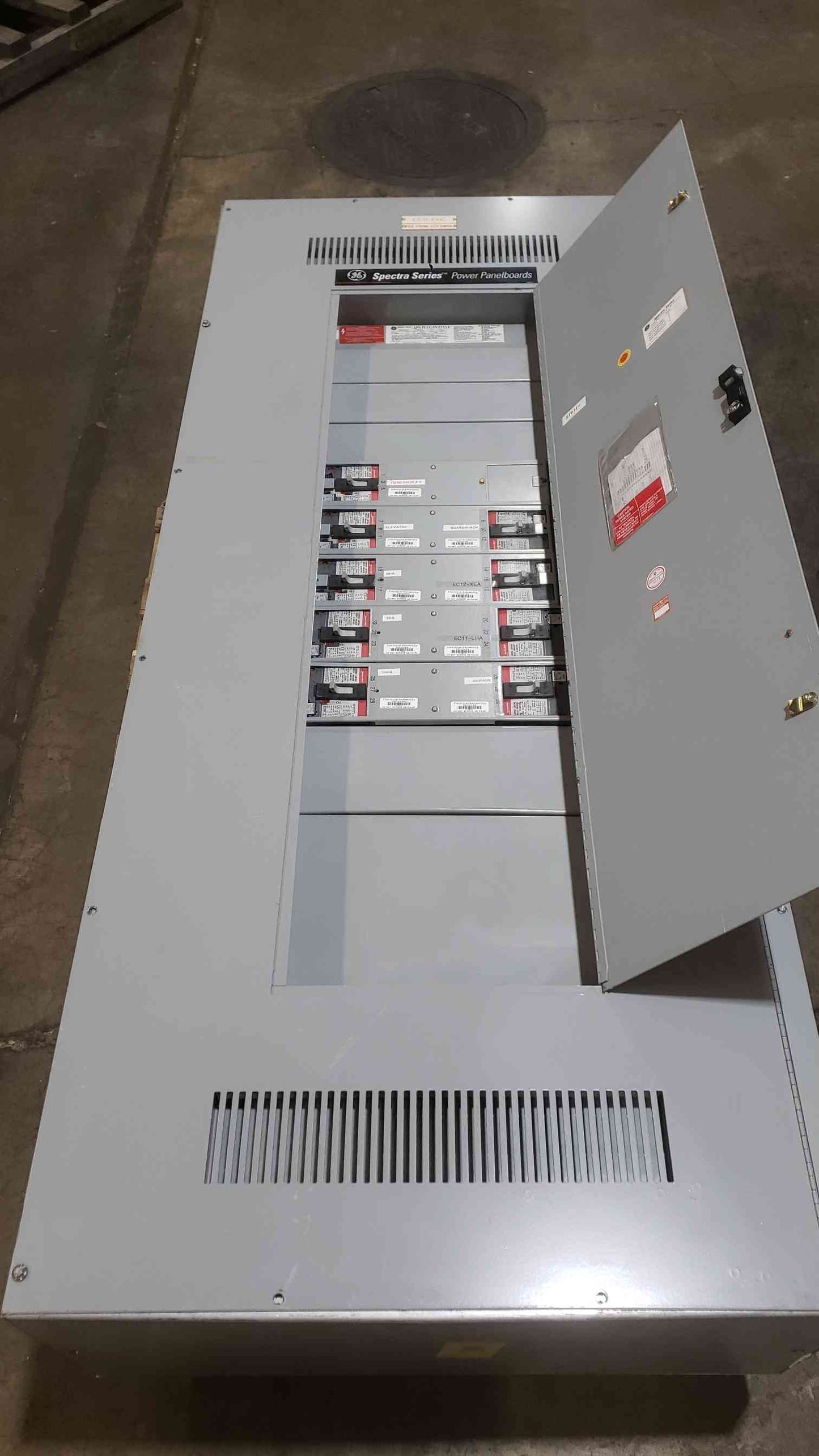 GE Spectra Series 800A 277/480V 3PH 4W Panelboard 9 Breakers (SKU: 112506)