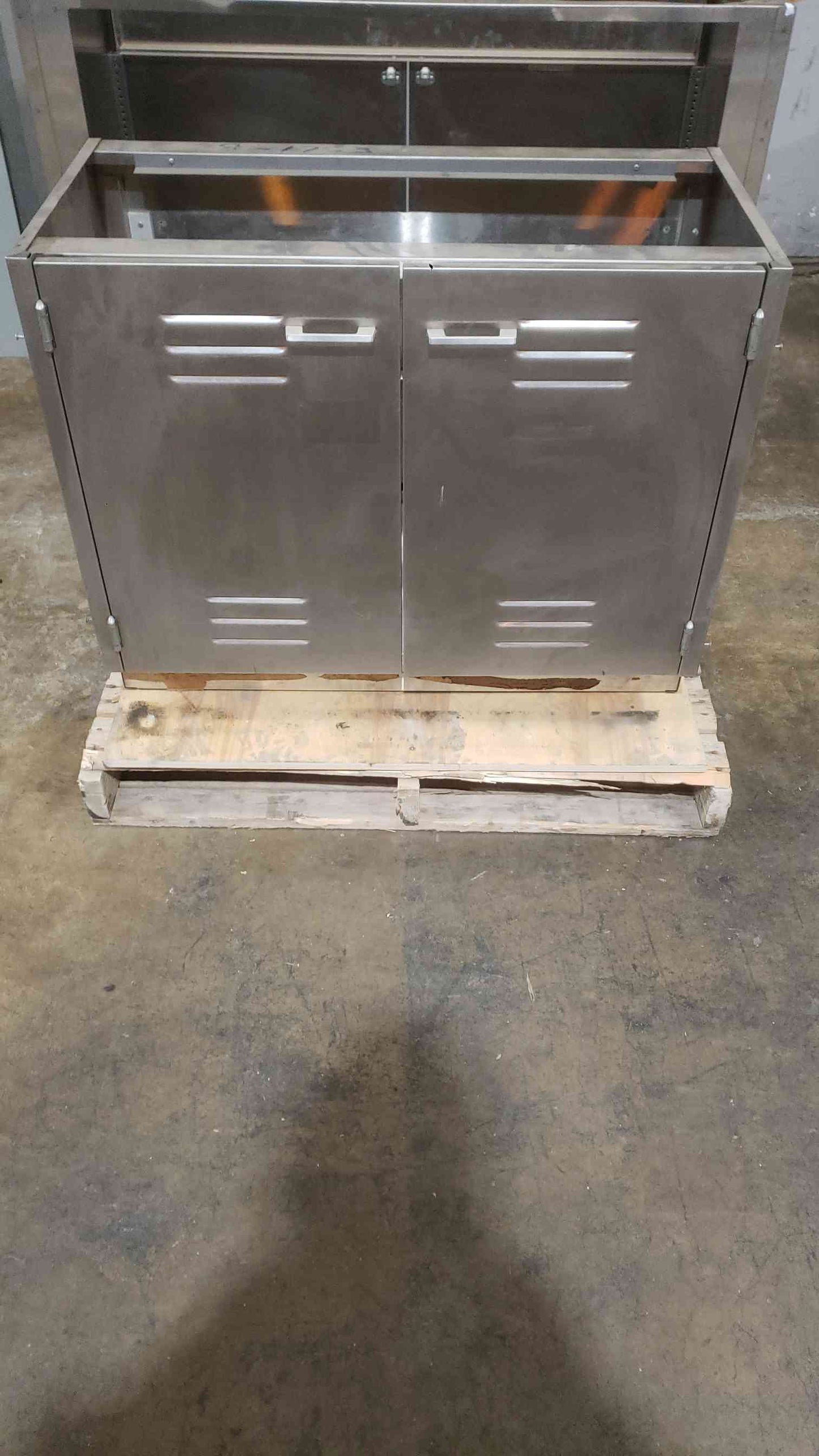 Stainless Steel 3' Metal Bench Lab Casework (SKU: 112489)