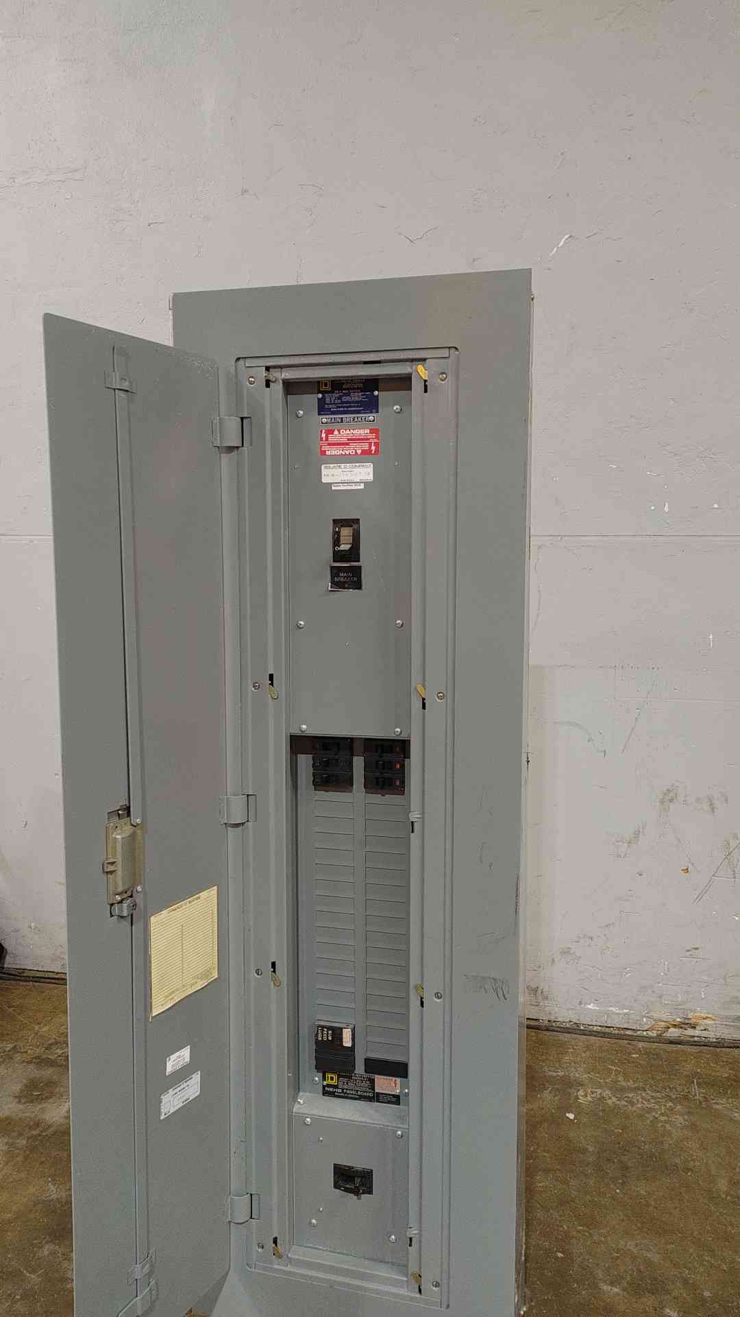 Square D 225A MAX. 480/277V 3PH 4W Panelboard NEHB-424-2SF3125 Dual Mains (SKU: 112490)