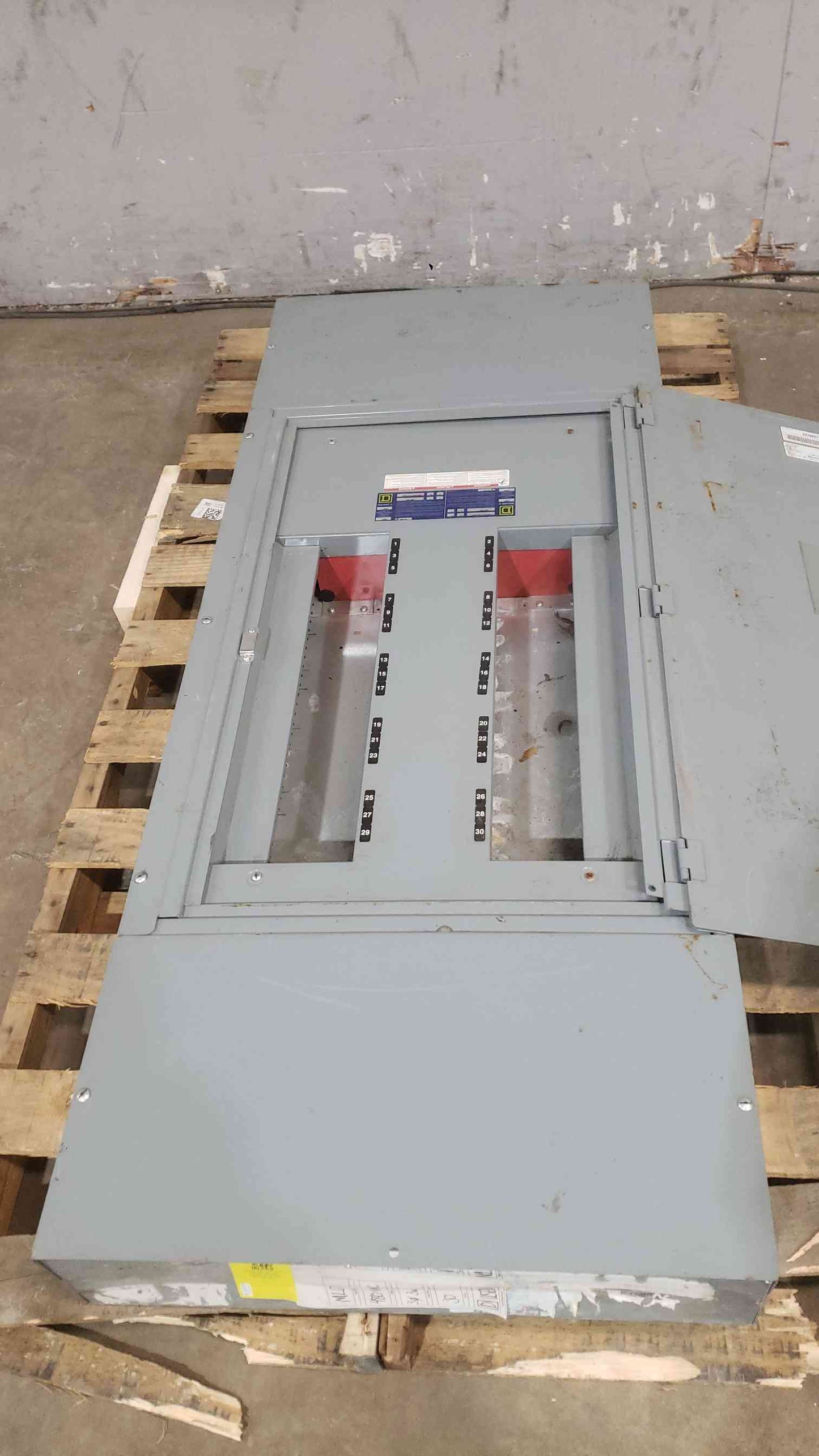 Square D I-Line 125A 480VAC 3PH 3W Panelboard W/ No Breakers (SKU: 112539)