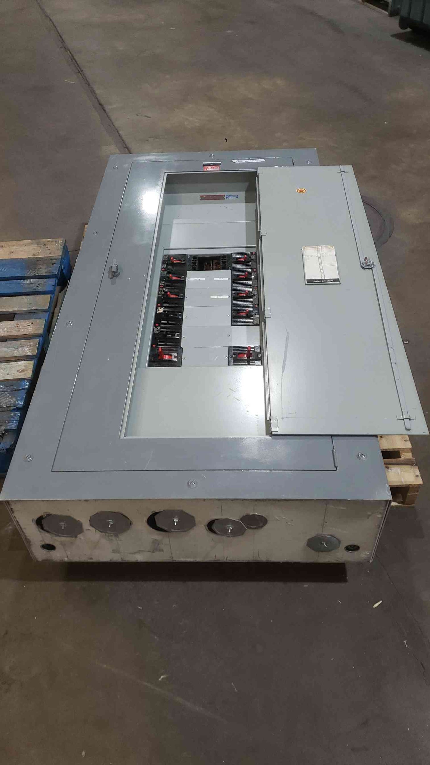 GE 800A 277/480 3PH 4W Panelboard with 11 Breakers (SKU: 112554)