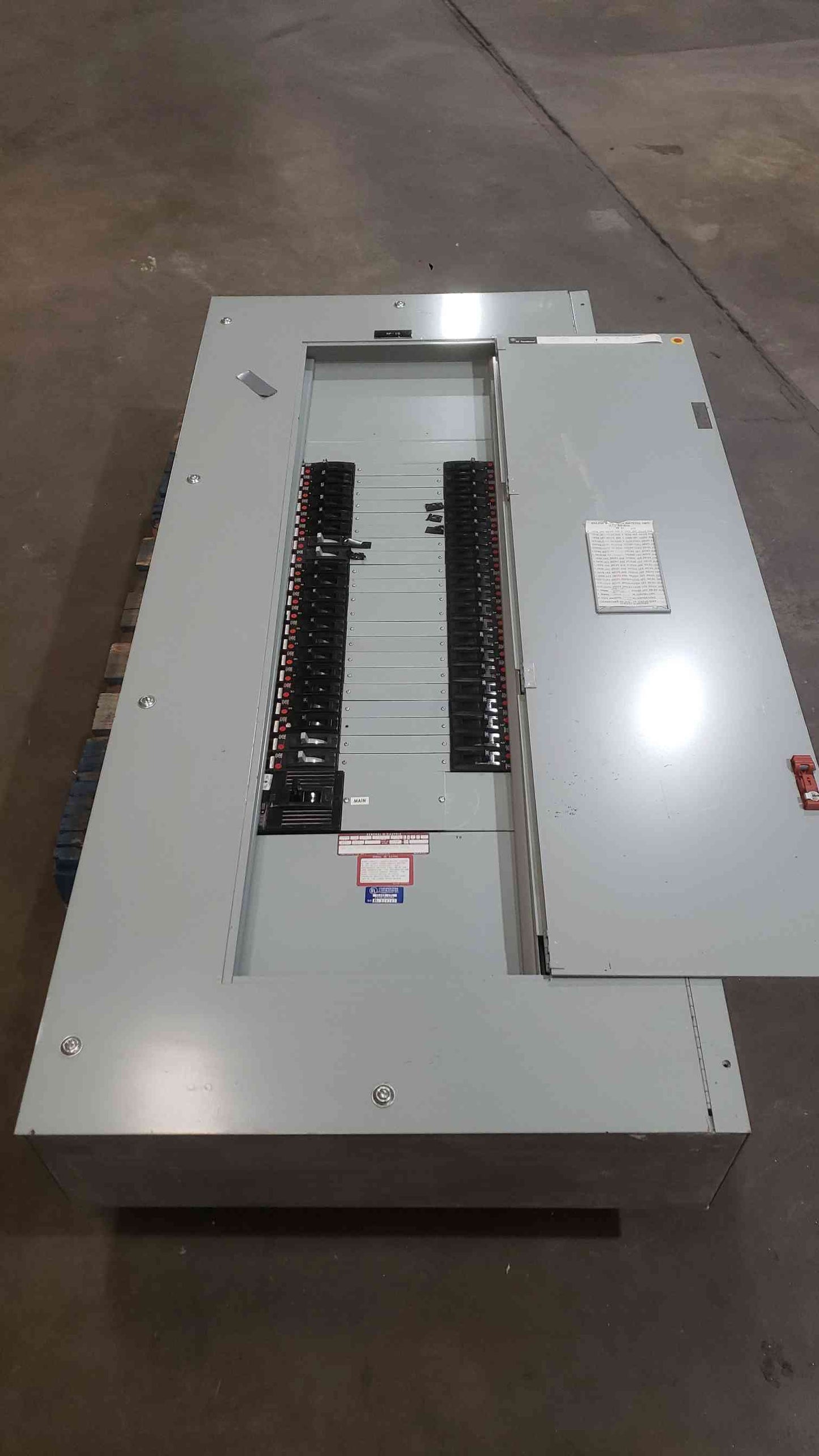 GE 225A 208Y/120 3PH 4W Panelboard (SKU: 112557)