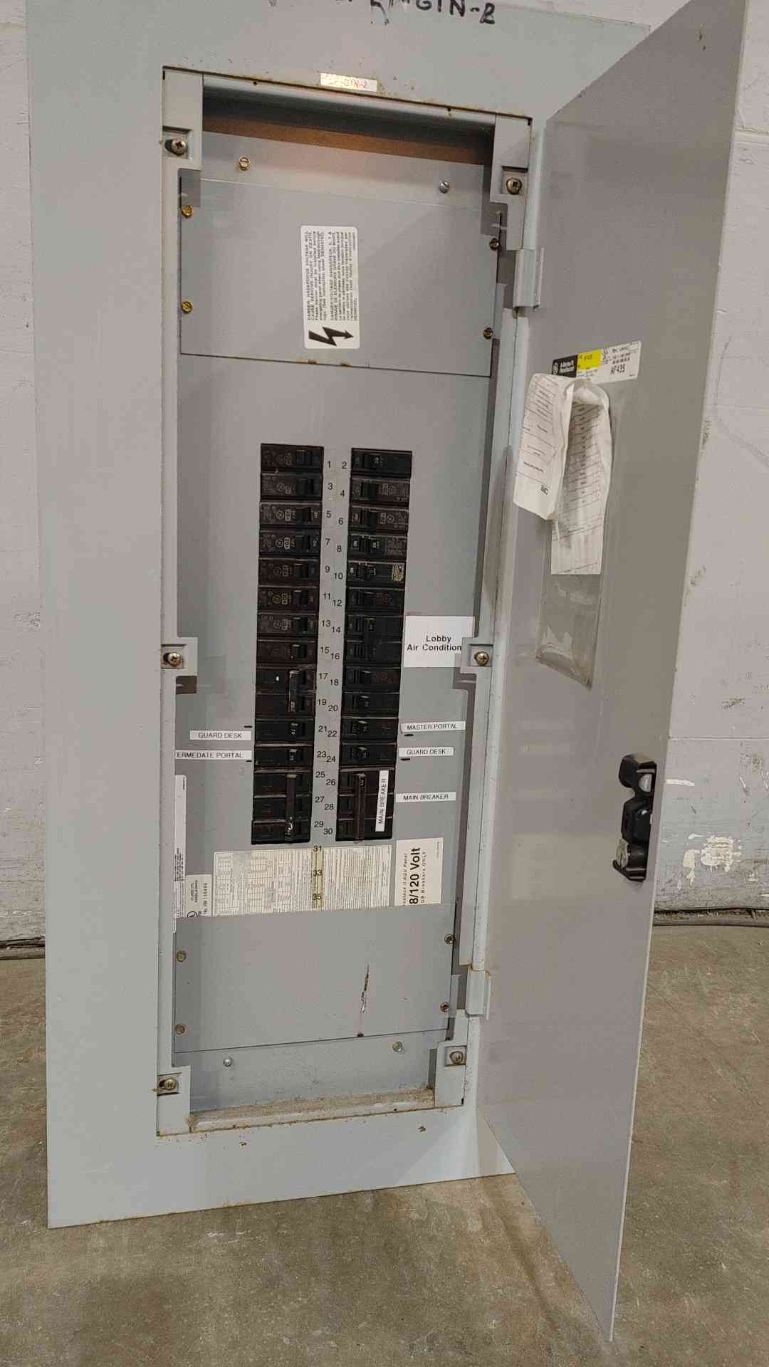 GE A-Series 225A 240/120V 3PH 4W Panelboard AQU3302RCX(SKU: 112595)