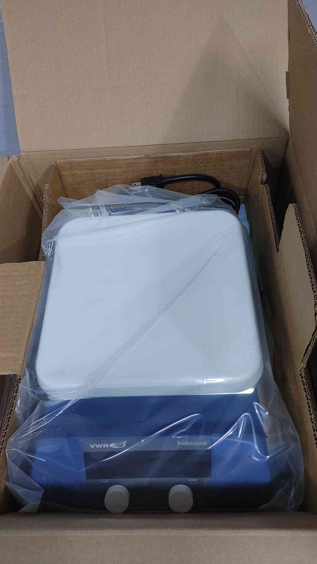 VWR 10"Ã—10" 120V Professional Magnetic Hotplate Stirrer 76447-026(SKU: 112619)