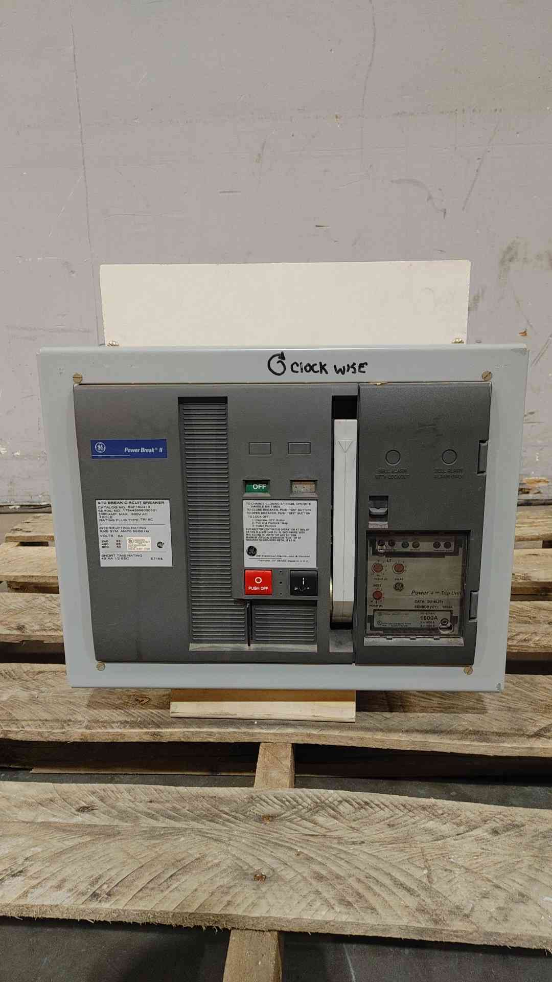 GE Power Break II 1600A 600V 3Pole STD BREAK Circuit Breaker SSF16D216(SKU: 112633)