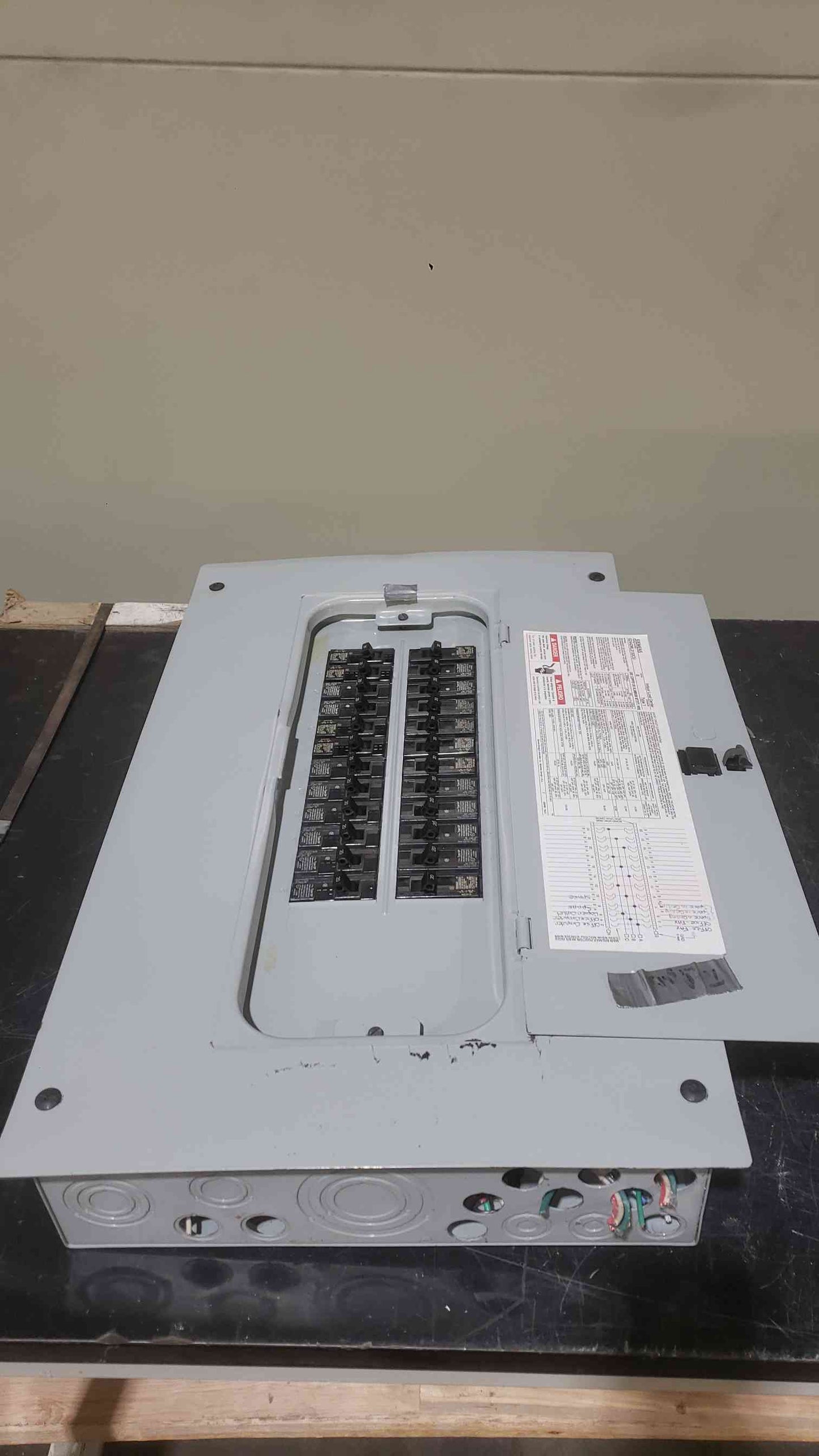 Siemens 150A 3PH Load Center COPPER BUS 24-Space MLO Loaded w/ 24 QP Breakers (SKU: 112728)