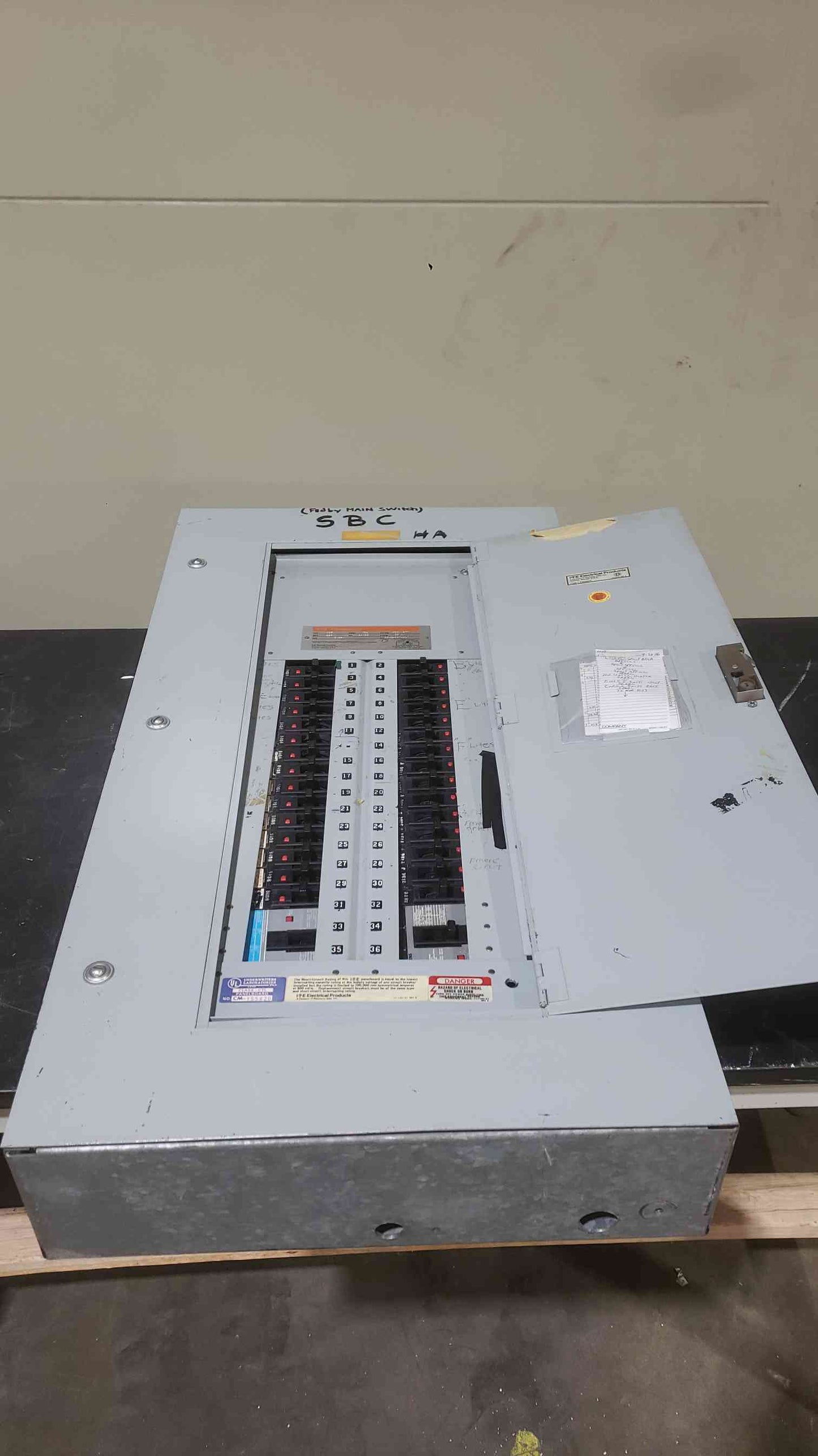 I-T-E Siemens CDP Panelboard 225A 480Y/277V 3P 4W w/ Siemens ED43B030 Breakers (SKU: 112729)