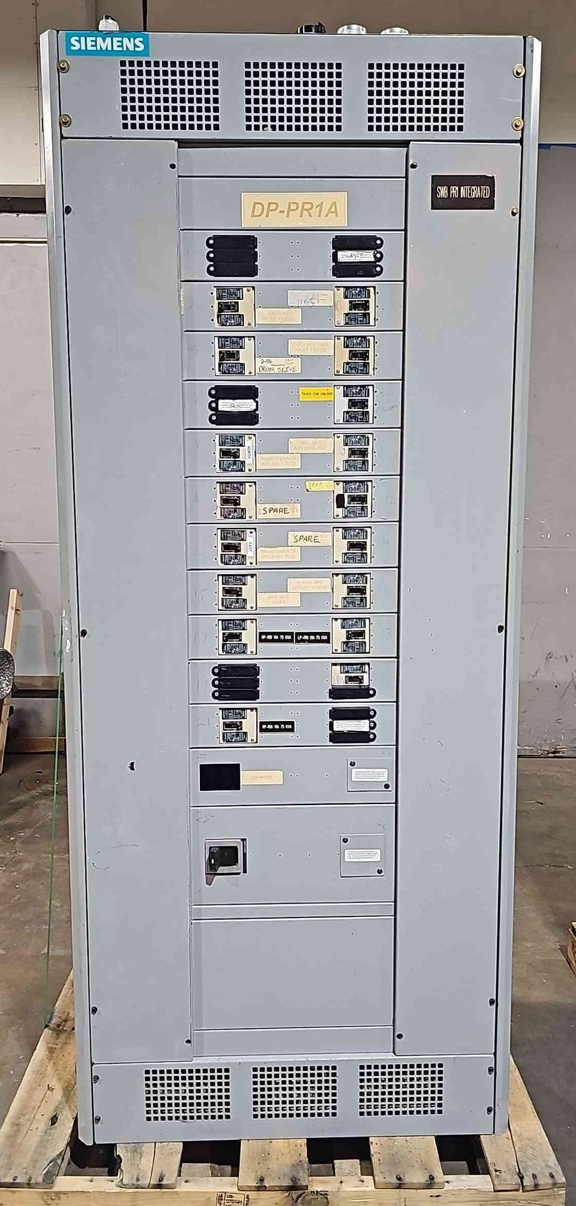 400A Siemens 480V Switchboard w/ 17 HEB Breakers & Main SB3 REV.A(112755).