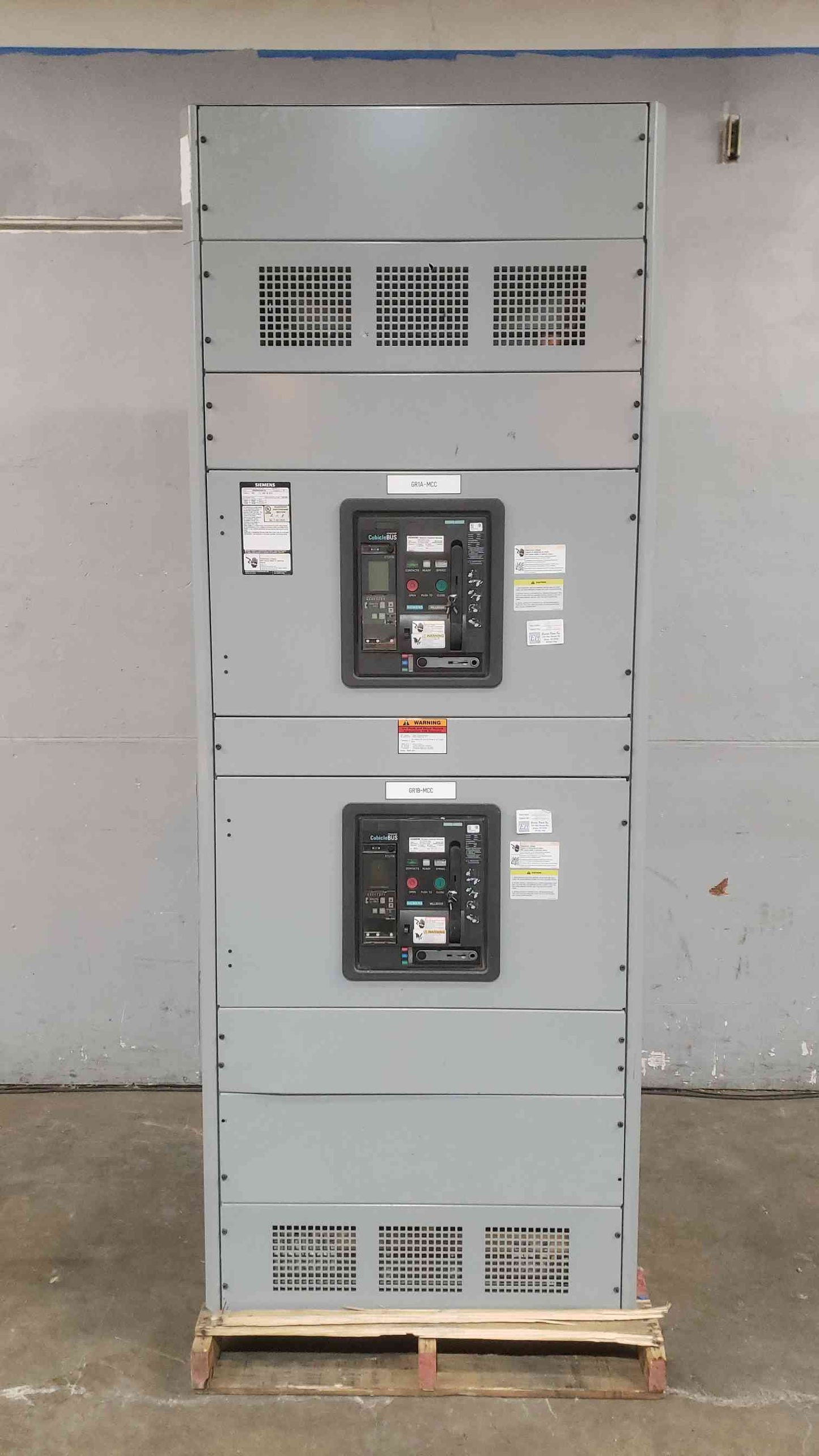 Siemens SB3 Cubicle Bus 3000A 480V 3-Phase Switchboard Section with 2x WLL2D325 2500A Power Circuit Breakers ETU776 (SKU: 112762)