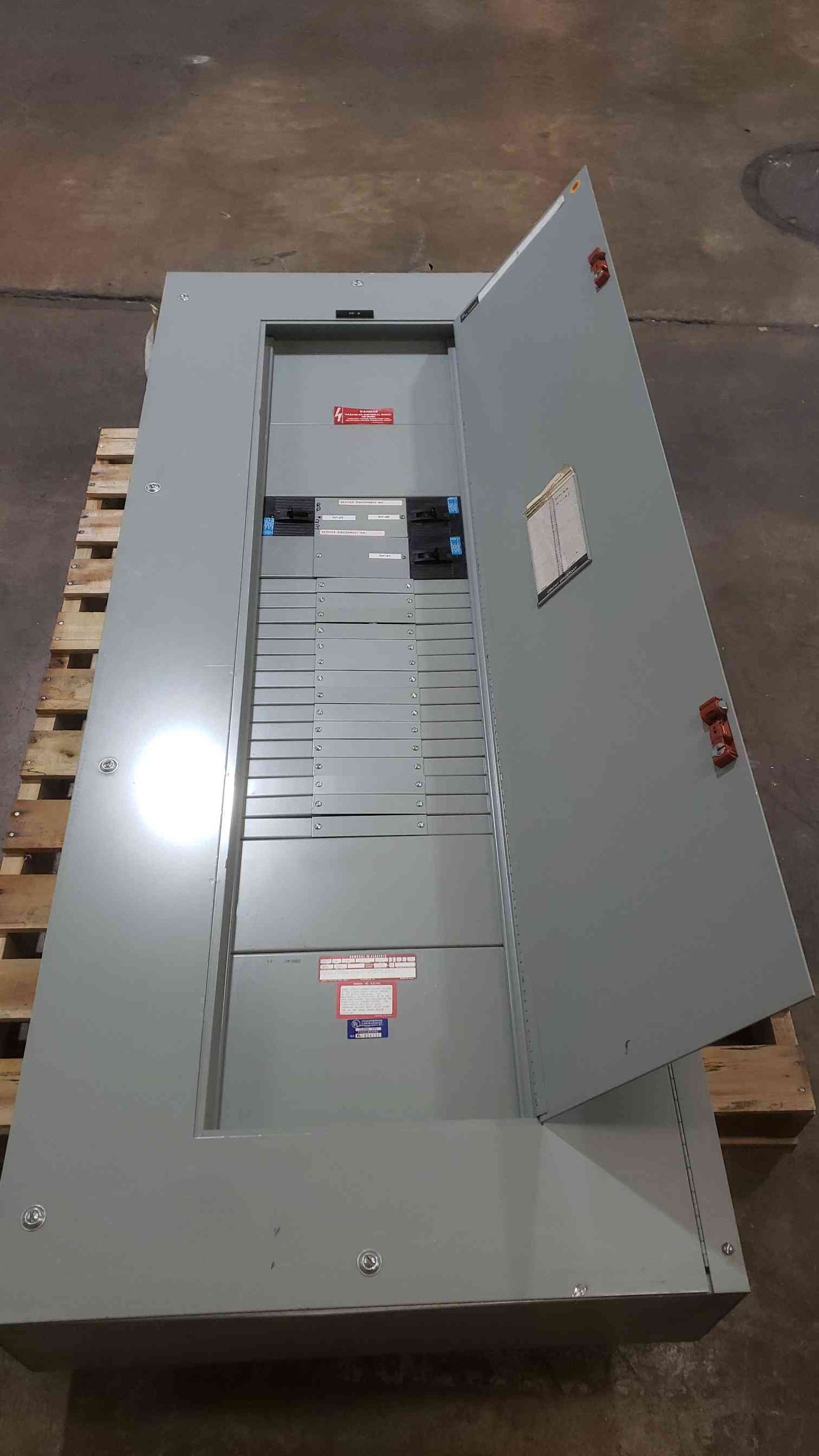 GE 600 Amp Panelboard CCB 208Y/120V 3 Phase 4 Wire 22k AIC w/ THQD32200 Breakers (SKU: 112810)