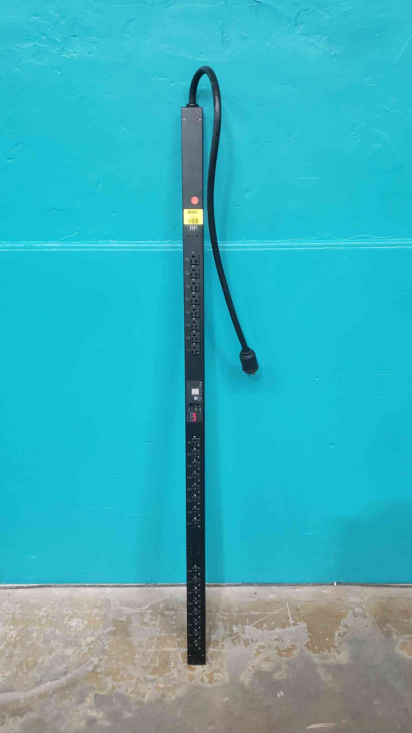 APC AP7960 Switched Rack PDU 5.7kW 120V 24-Outlet Zero U NEMA L21-20P 3-Phase (SKU: 112960)