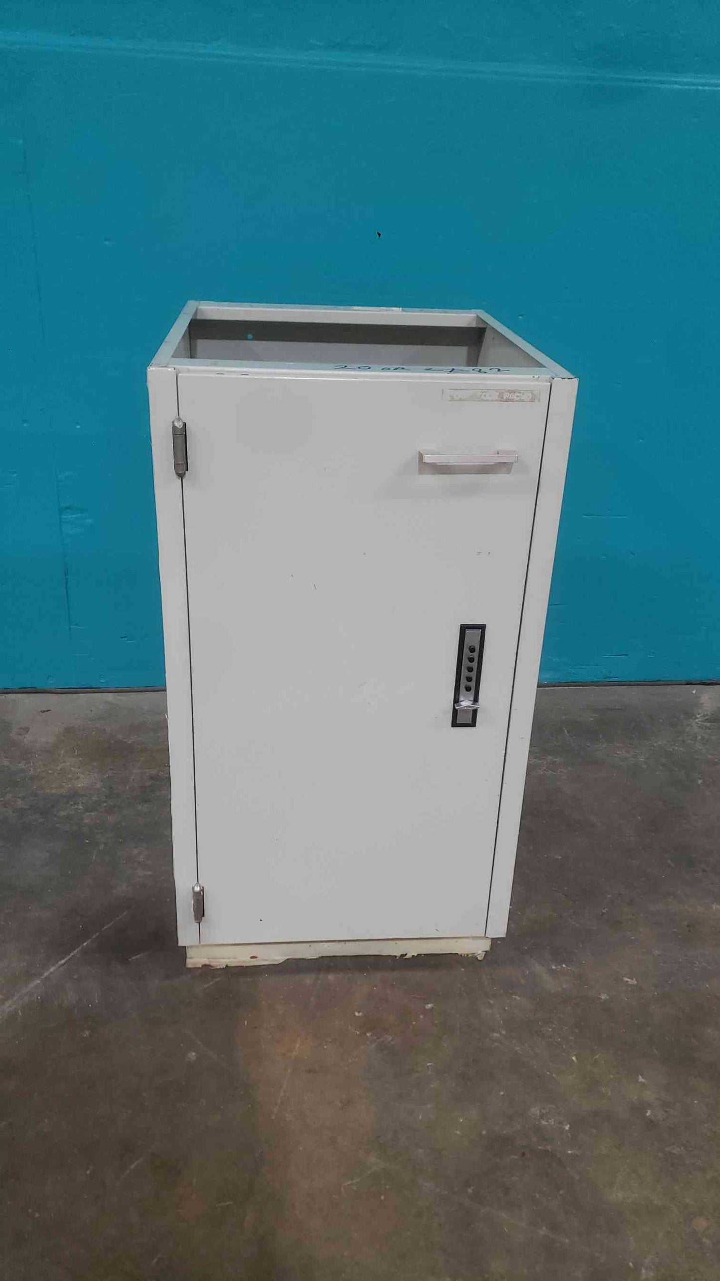 Saint Charles Gray 18" Door Only Casework (SKU: 113103)