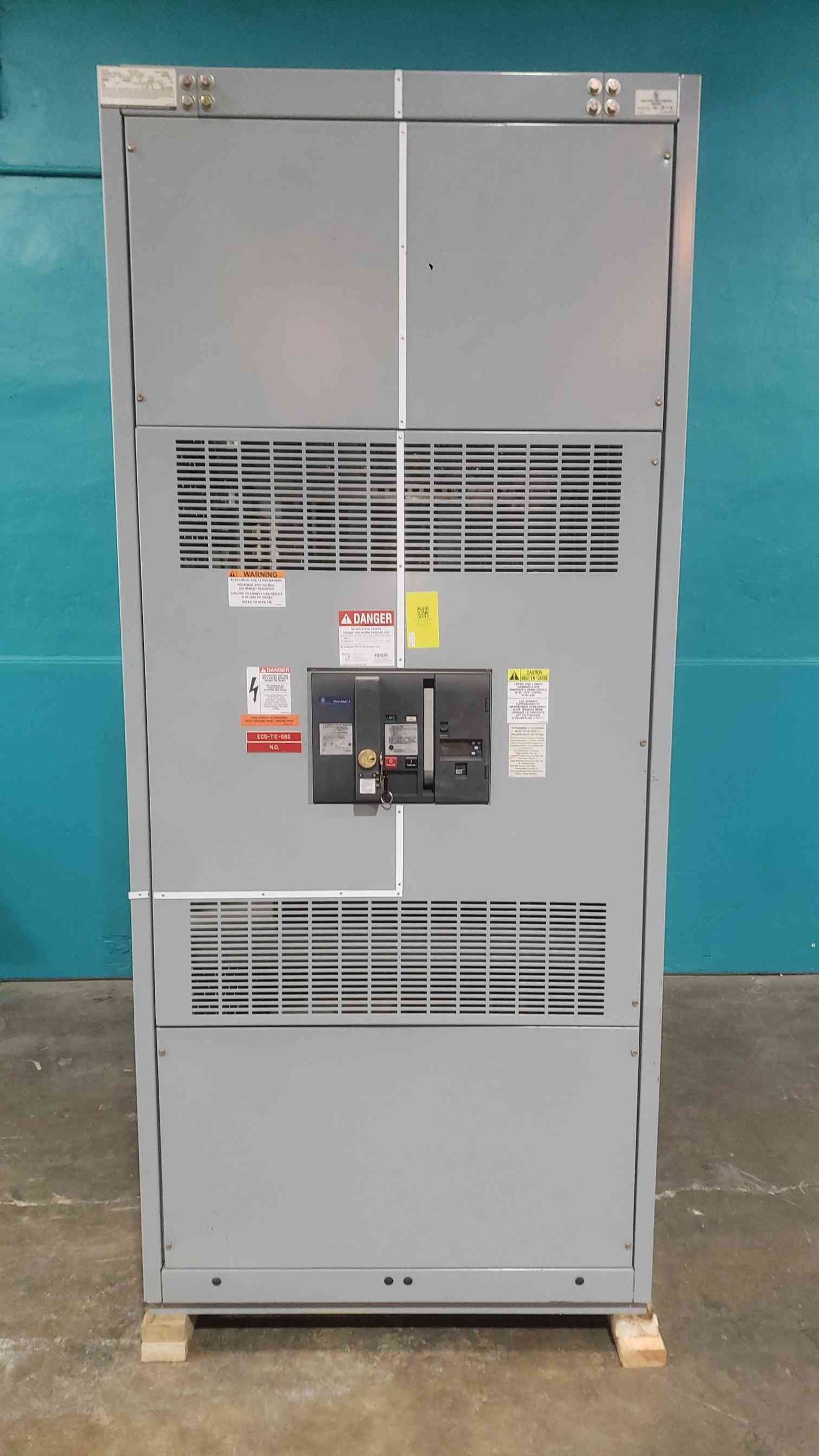 GE Power Break II SSD40B440H 4000A 3-Pole 600V Insulated Case Circuit Breaker in Switchboard Section (SKU: 113121)