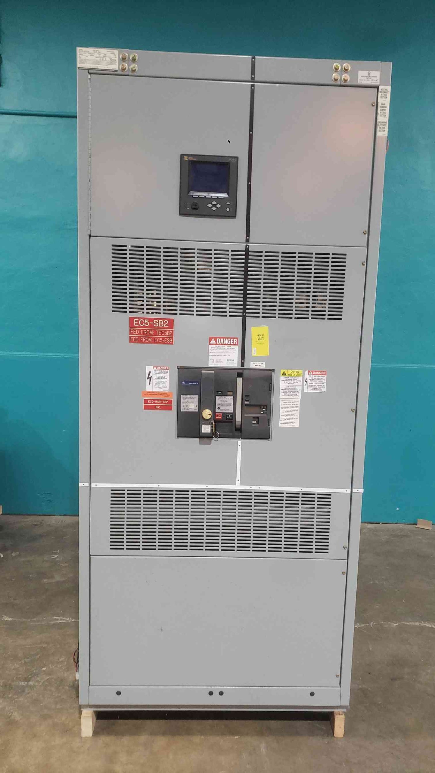 GE Spectra Series 4000 Amp Main Switchgear Section 480V 3PH Power Break II SSD40B440H (SKU: 113127)