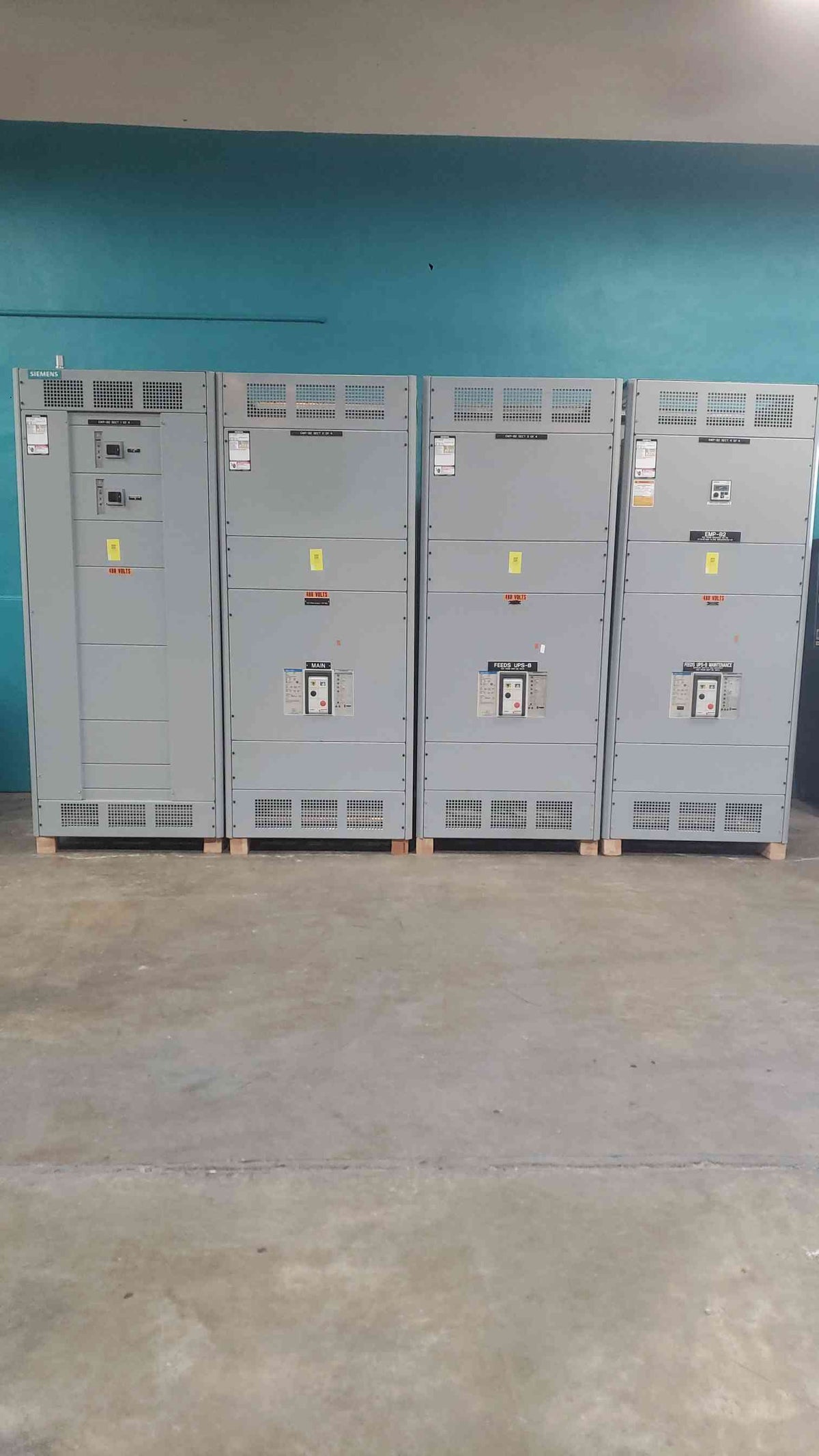 Siemens 4-Section 1600A/2000A Switchgear Lineup | 480Y/277V 3P 4W | 65kA | (3) SBA2016 Mains + Distribution (SKU: 113174)