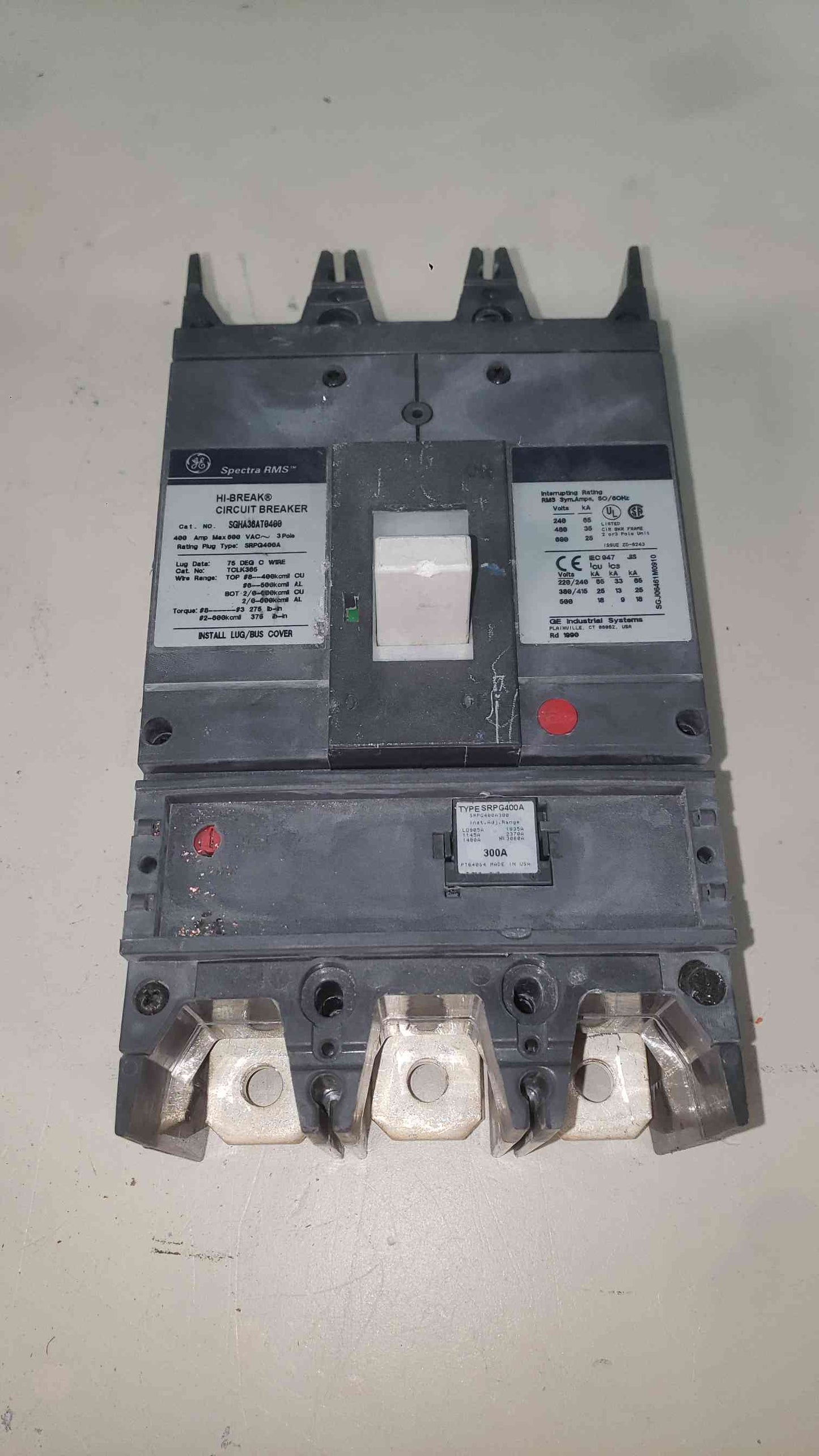 GE SGHA36AT0400 Spectra RMS Hi-Break Circuit Breaker 3-Pole 400A Frame w/ 300A Plug SRPG400A300