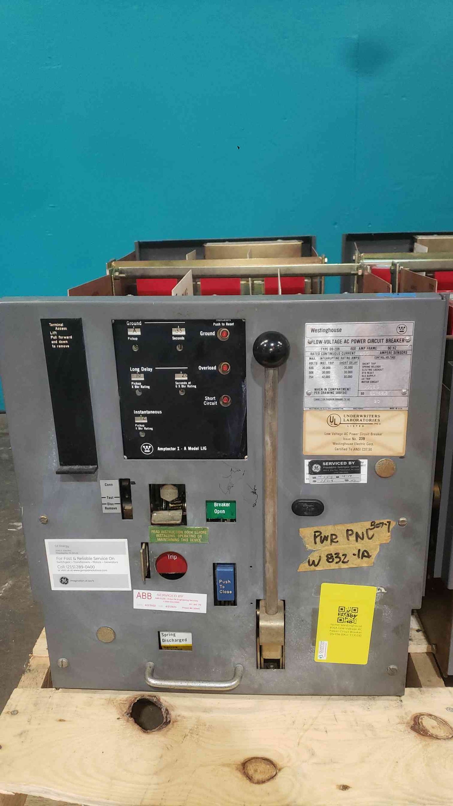 Westinghouse DS-206 Air Circuit Breaker 800A Frame 400A Amptector LIG Drawout MO (SKU: 113556)