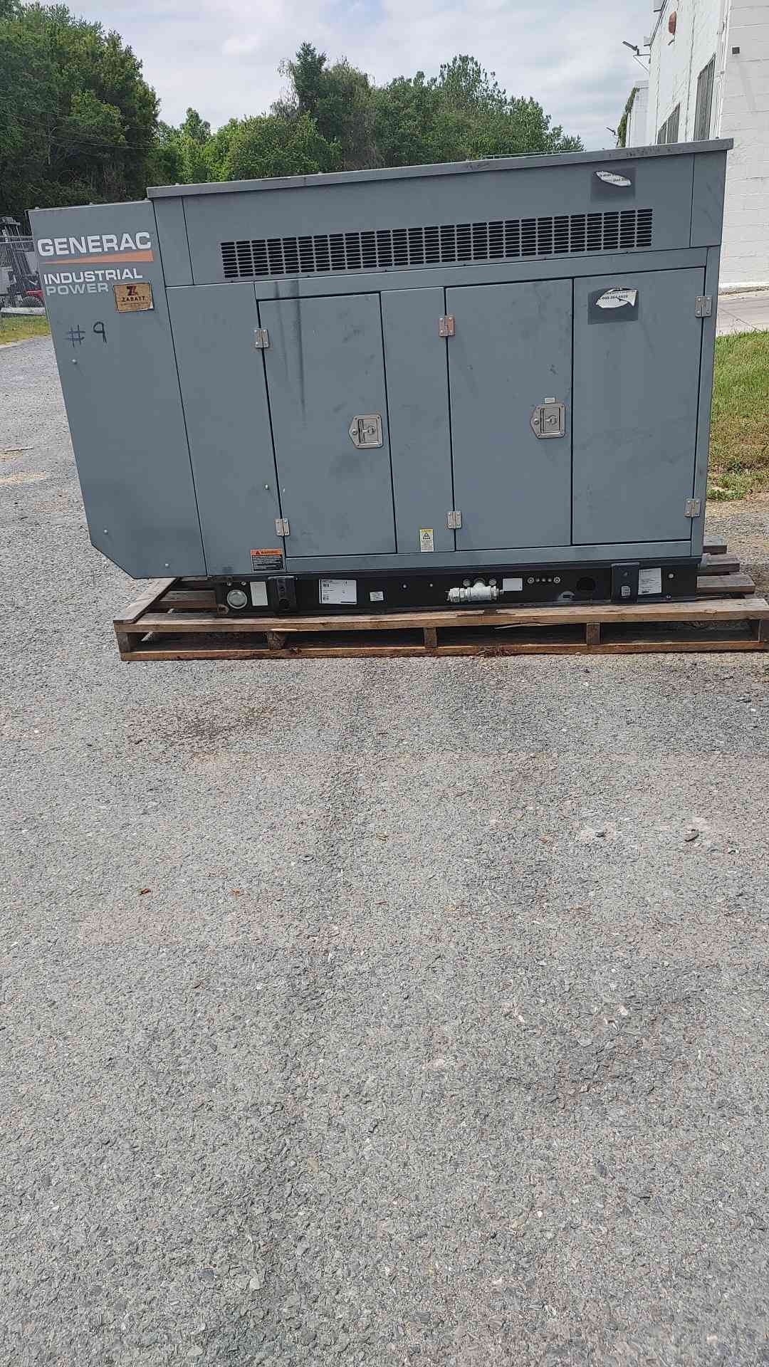 Generac G0071140 35 kW Natural Gas LP Generator 120/240V 1-Phase 56 Hours