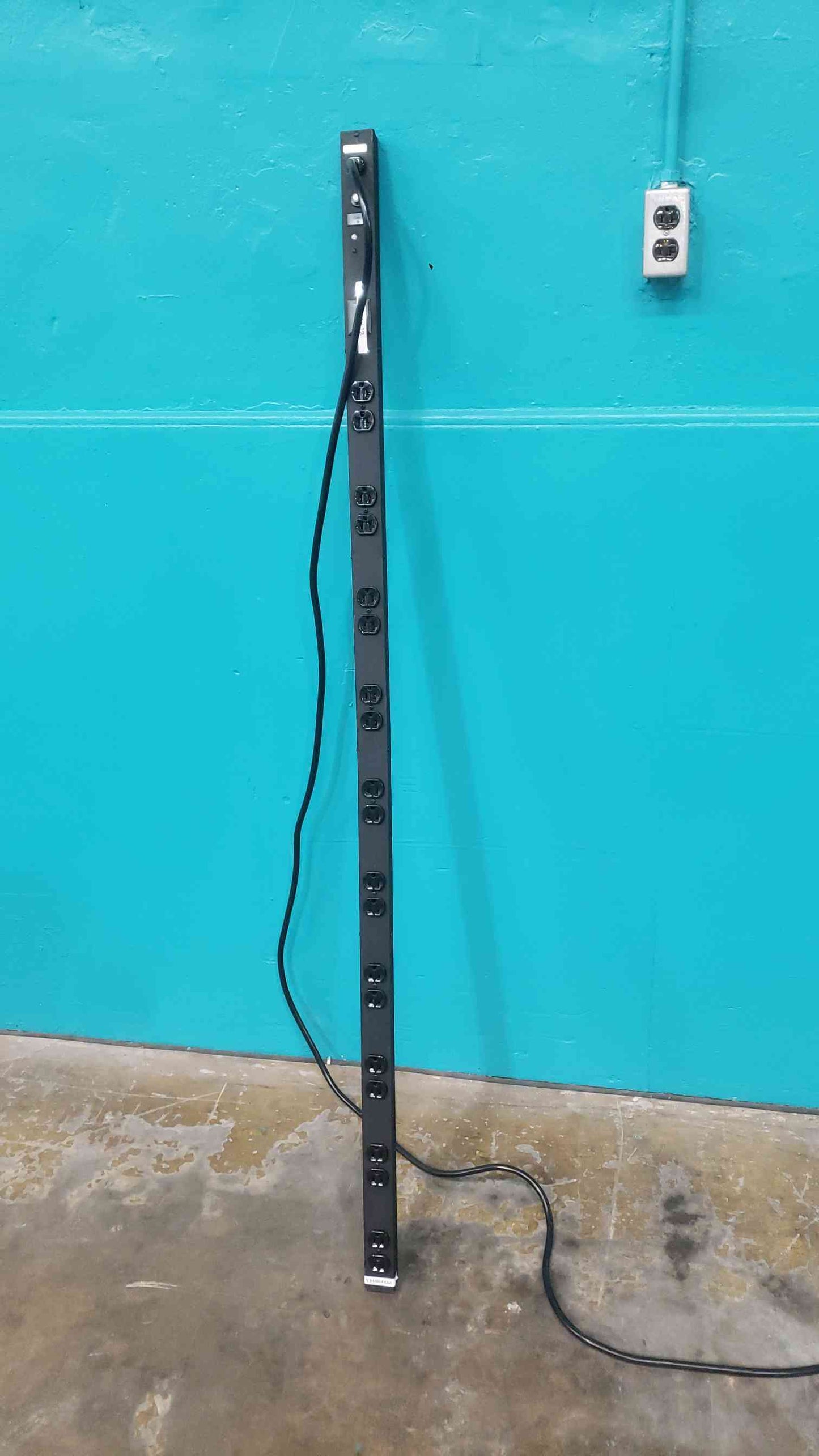 Geist VRTBN200-10210TL Vertical Rack PDU Power Strip 20A 125V Server 20-Outlet (SKU: 113642)