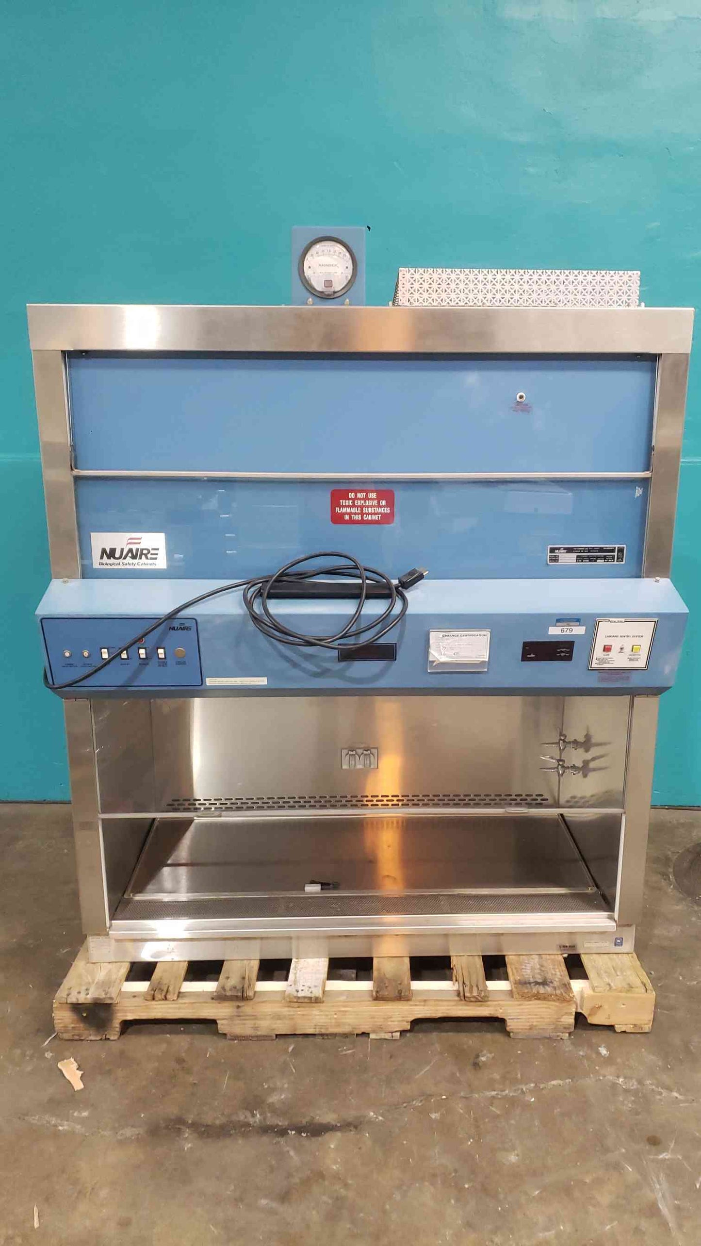 NuAire 4' Biological Safety Cabinet NU-425-400 (SKU: 113643)
