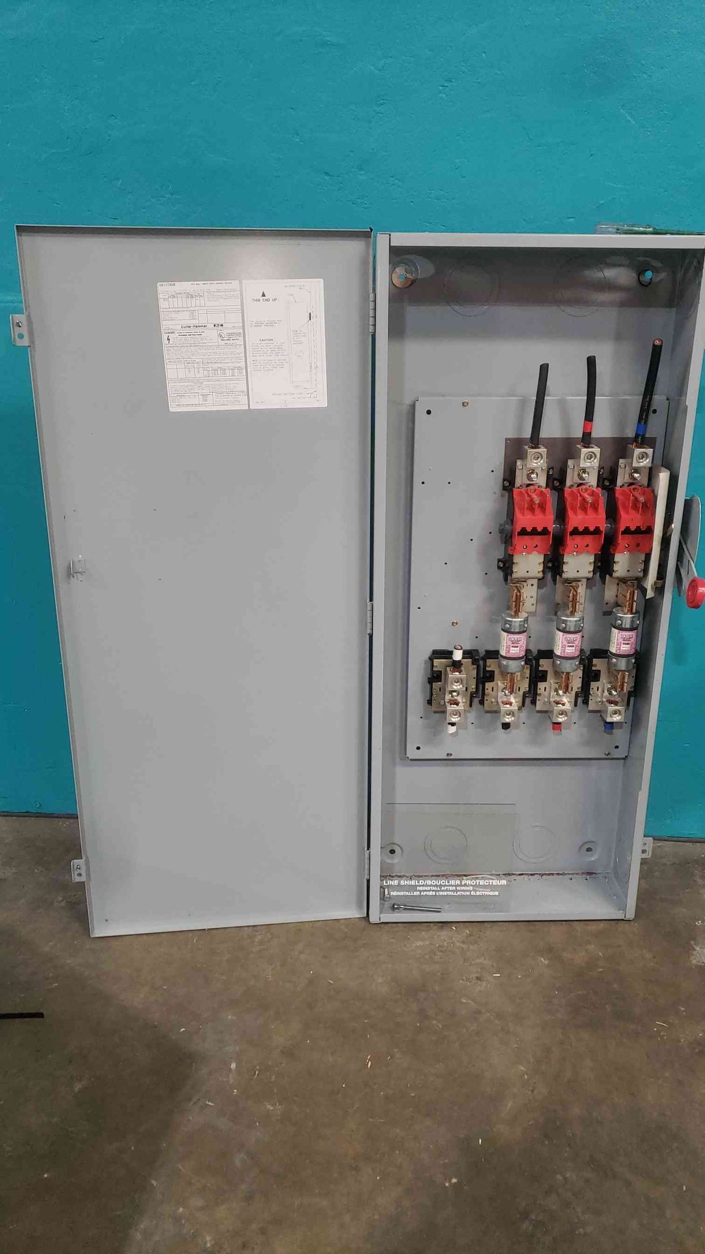 Cutler-Hammer DH325NGK Heavy Duty Fused Safety Disconnect Switch 400A 240V 3P