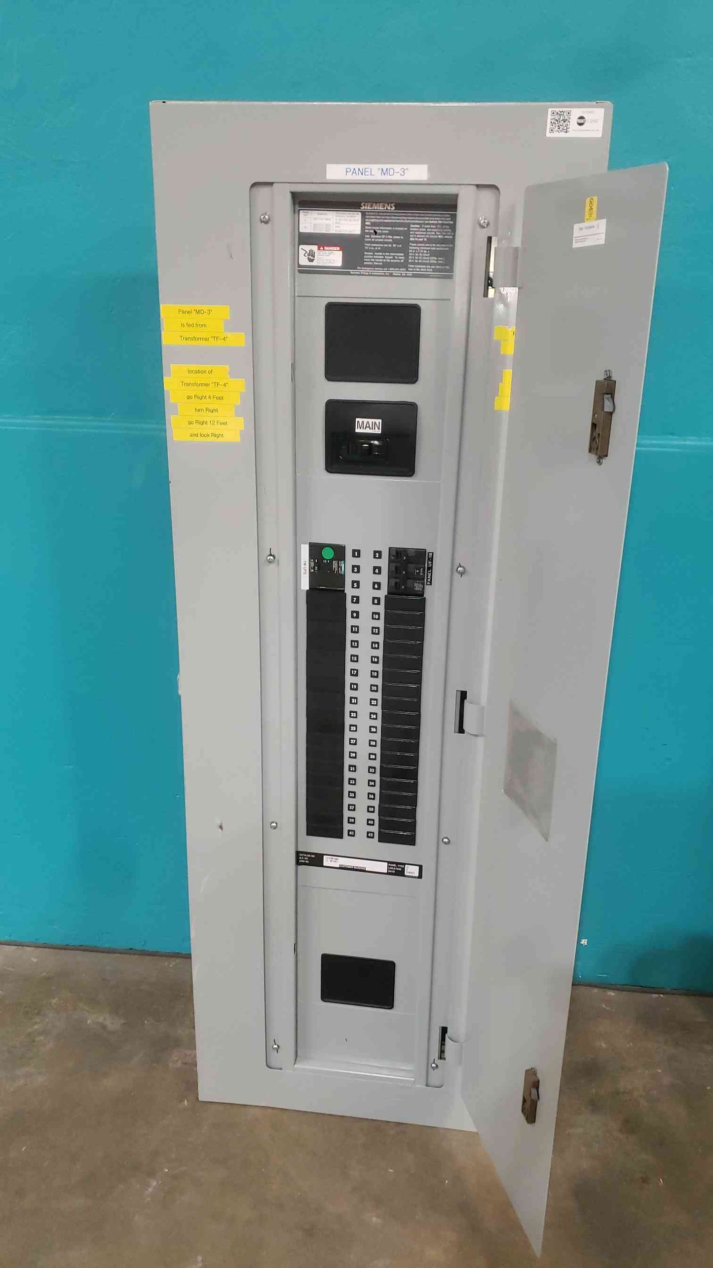 Siemens S1 225A 120/208V 3 Phase Panelboard 225A Main 100A & 35A 3-Pole Breakers