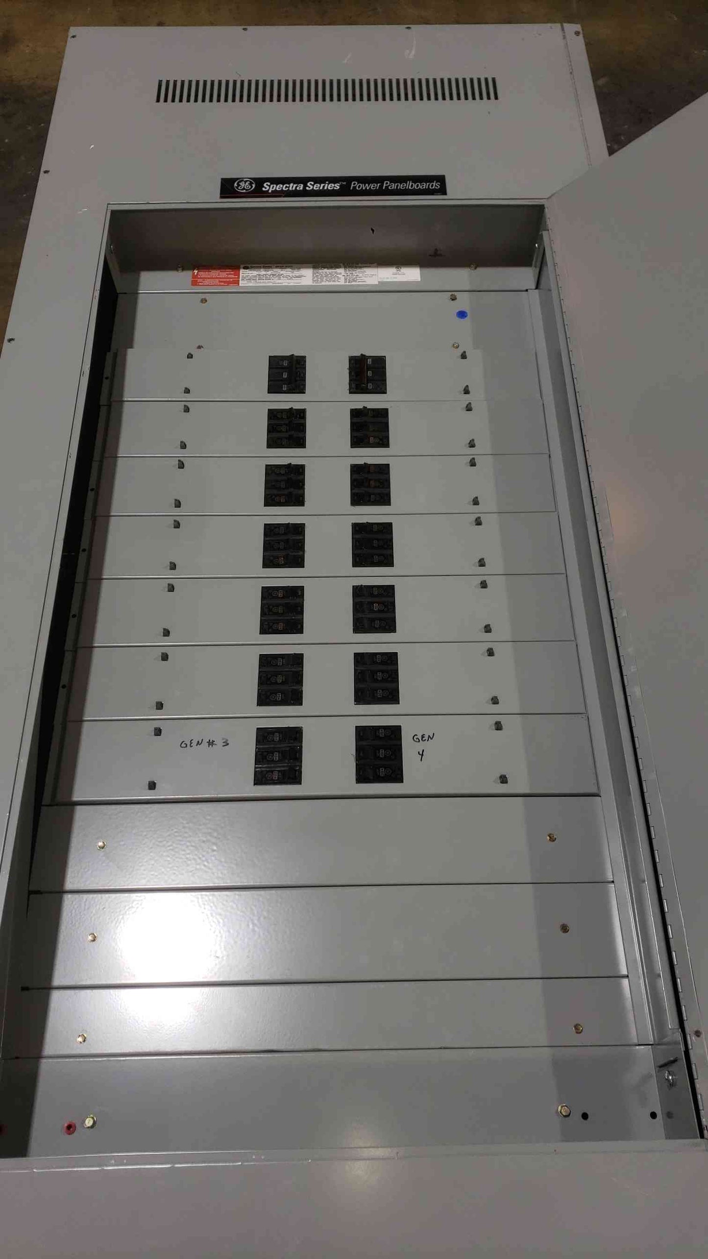 GE Spectra Panelboard APN 600A 208Y/120V 3PH 6x 20A 2x 100A Breakers