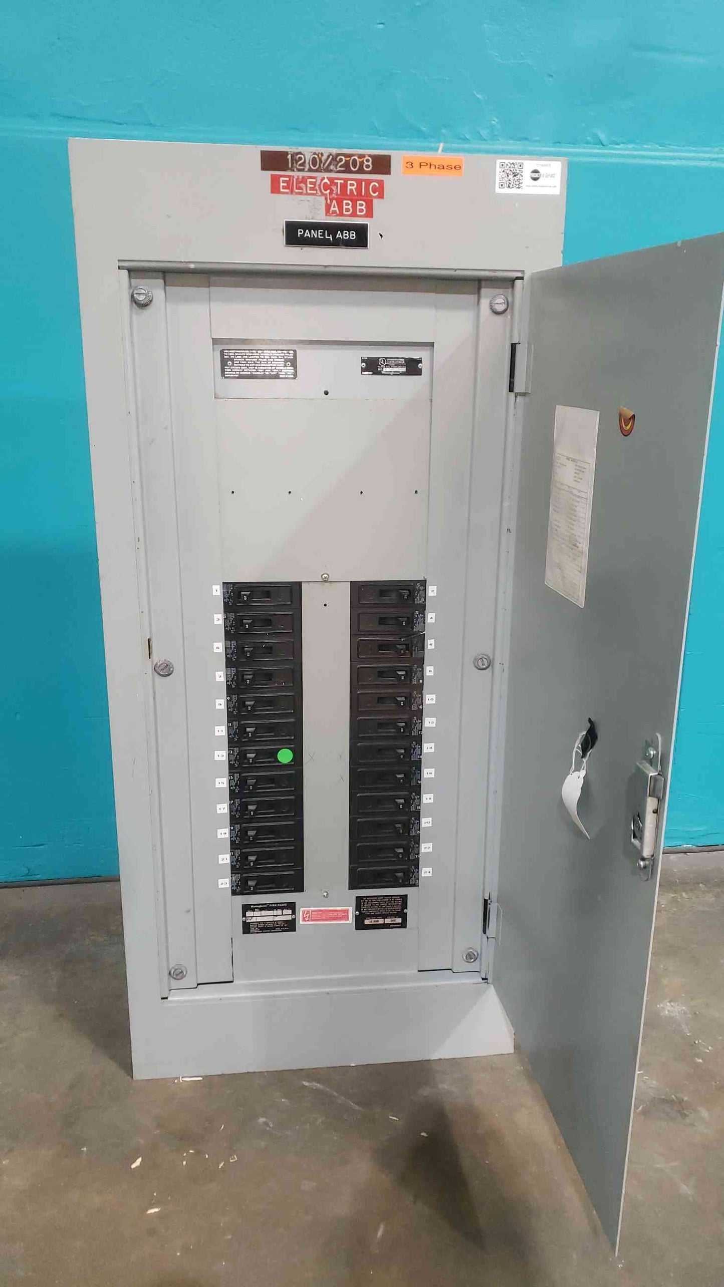 Westinghouse 225A 120/208V 3 Phase Panelboard Loaded With 20A Breakers 24 Circuit