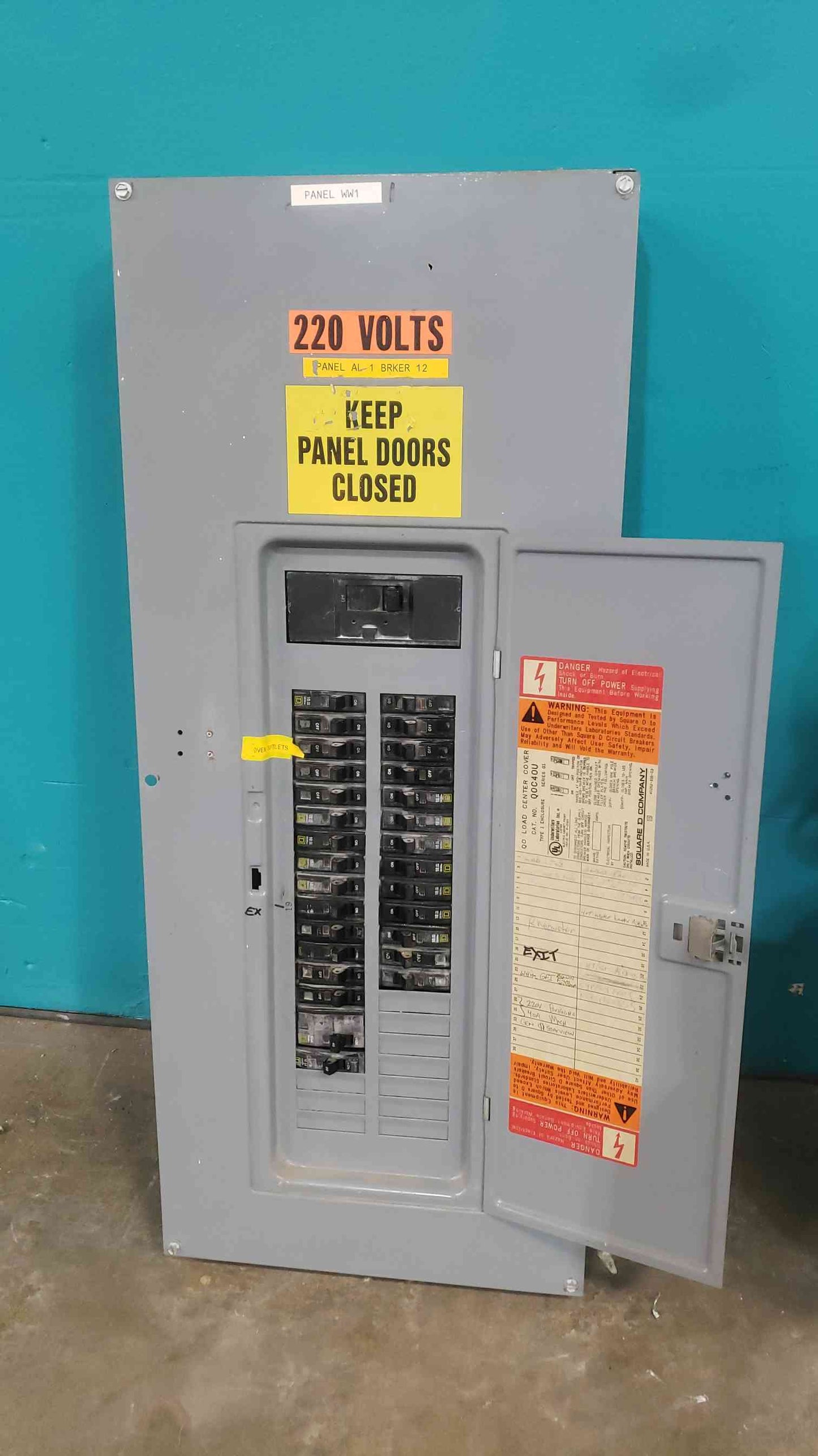 Square D QO 3 Phase Panelboard 200A Main Breaker 27x 20A 1-Pole 40A 2-Pole QOC40U