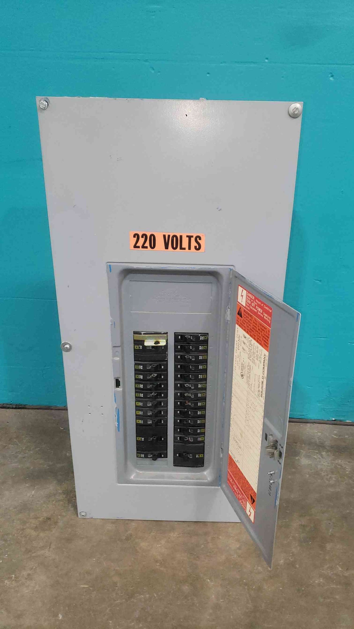 Square D QO 3 Phase Panelboard 100A Main Breaker 2x 20A 3-Pole QOC30U 120/208V Panel
