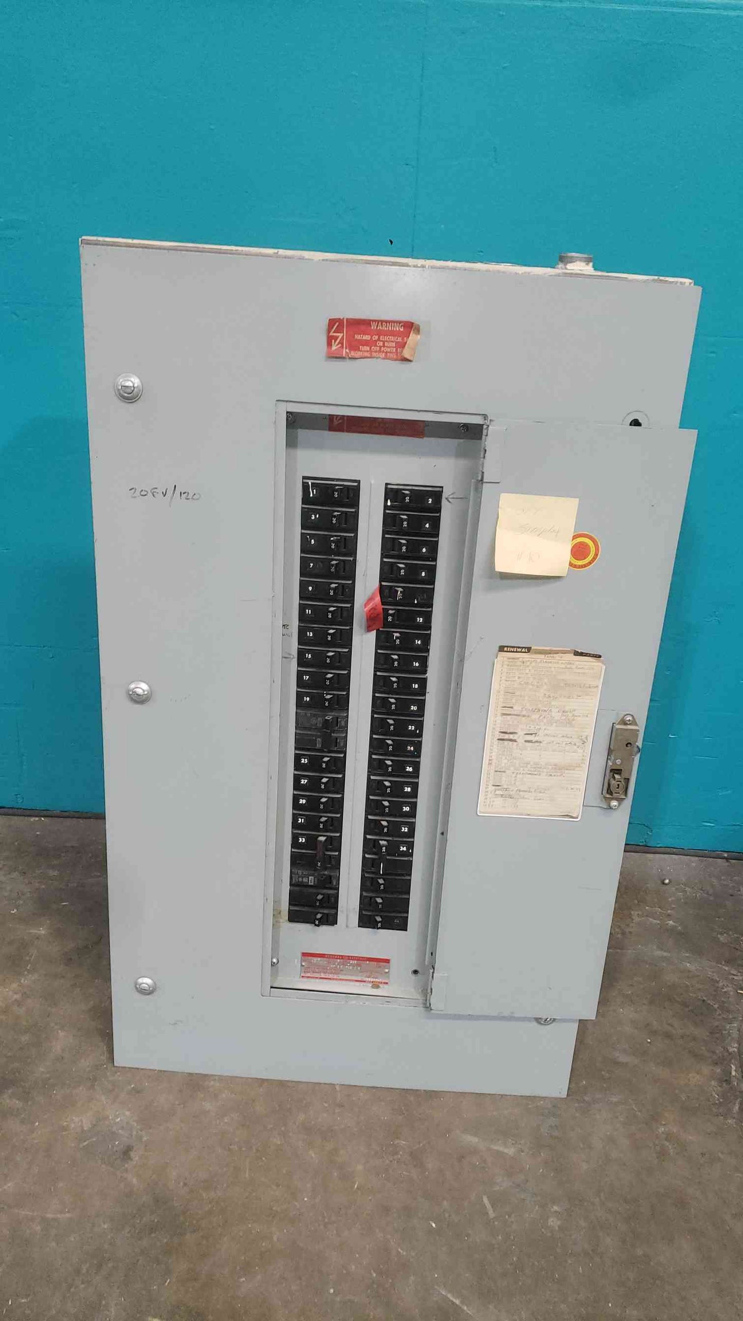 GE NLAB 225A 120/208V 3 Phase Panelboard 35x 20A 15A TQB Breakers BE265478