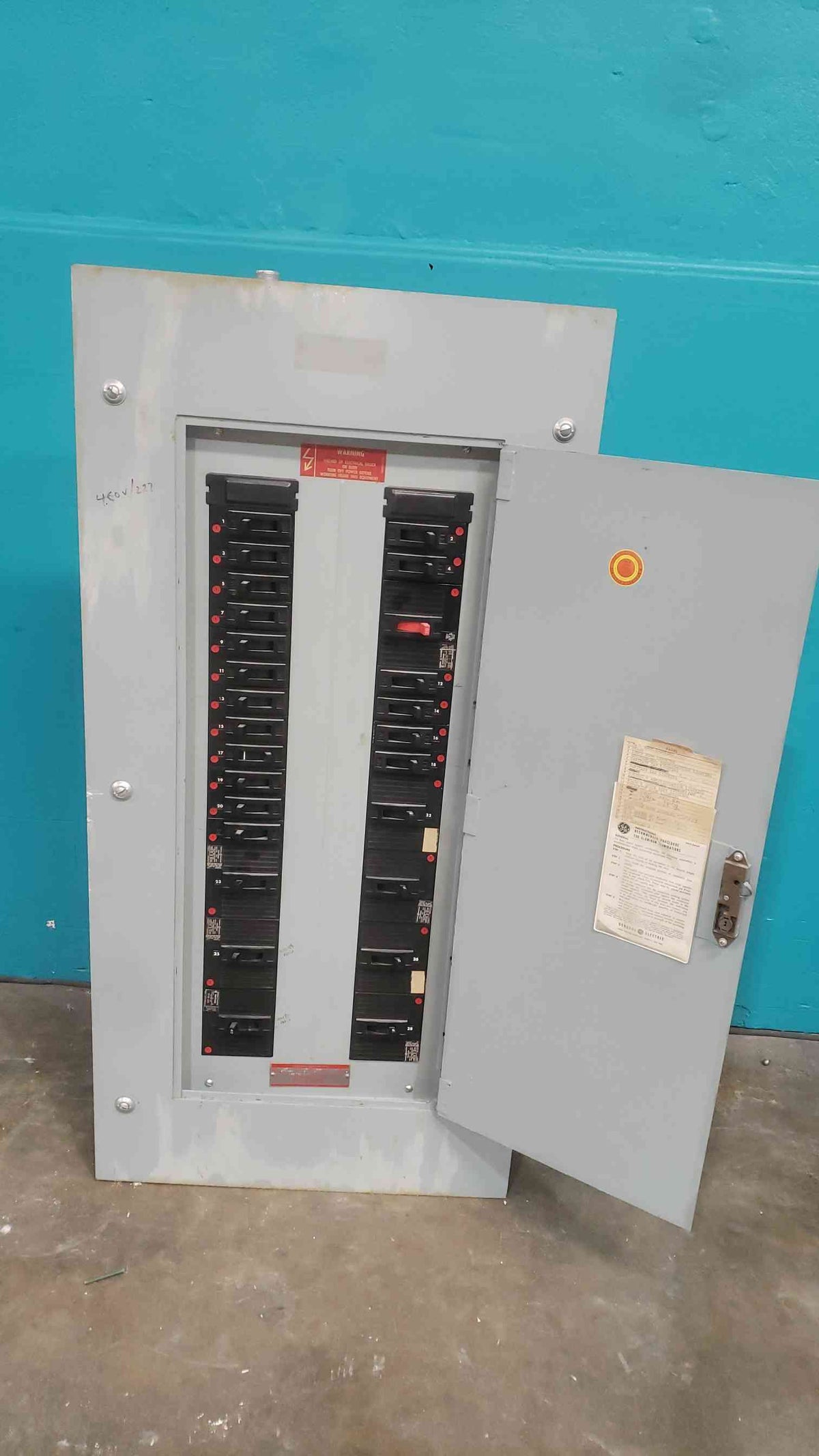 GE NHB 225A 277/480V 3 Phase Panelboard 8x TED Triple Pole & 18x Single Pole Breaker