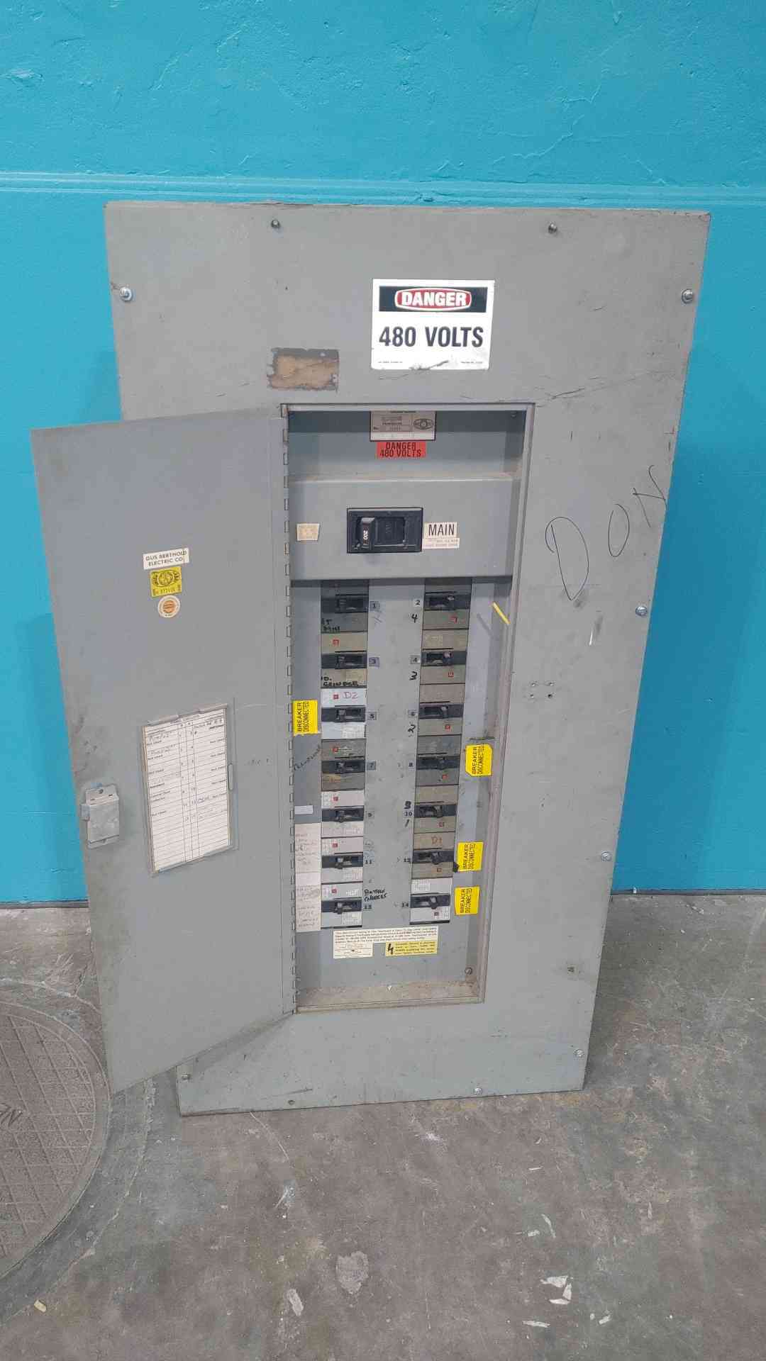 Siemens 200A 480V 3 Phase Panelboard Siemens 200A Main 13x 3-Pole Breakers