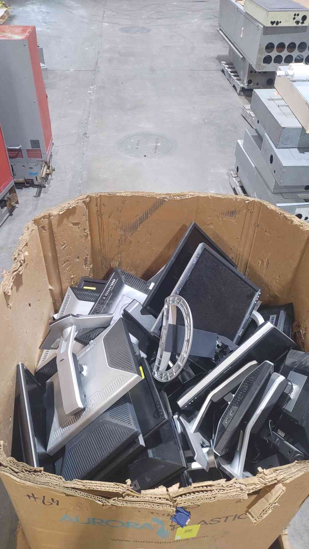 Lot of 38 Dell Mixed LCD Computer Monitors Bulk Wholesale Pallet Gaylord As-Is