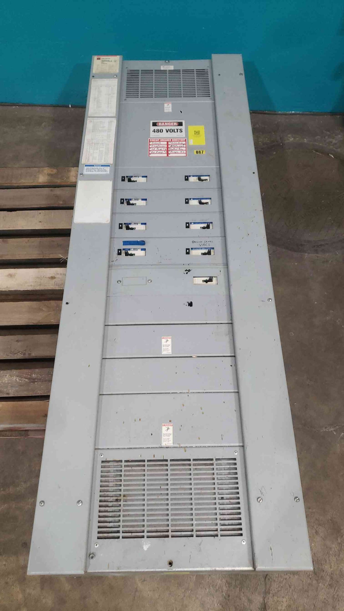 Cutler-Hammer Pow-R-Line PRL4 Panelboard 480V 250A 3 Phase 3P Breakers Included