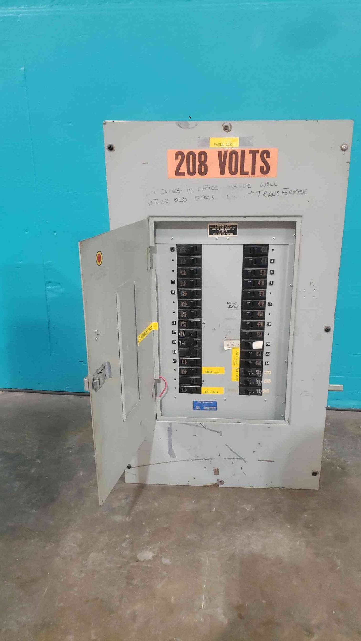 Peterson 100A 120/208V 3 Phase Panelboard Siemens 15A 20A 3-Pole 1-Pole Breakers